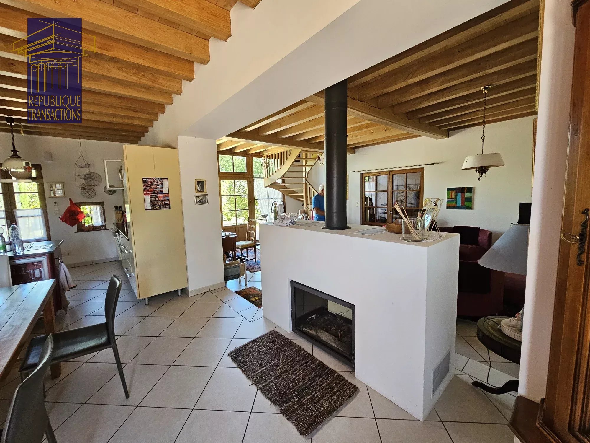 Jolie maison bressanne rénovée avec dépendances et terrain d'environ 5 840 m² clos, arboré et paysagé — photo 7
