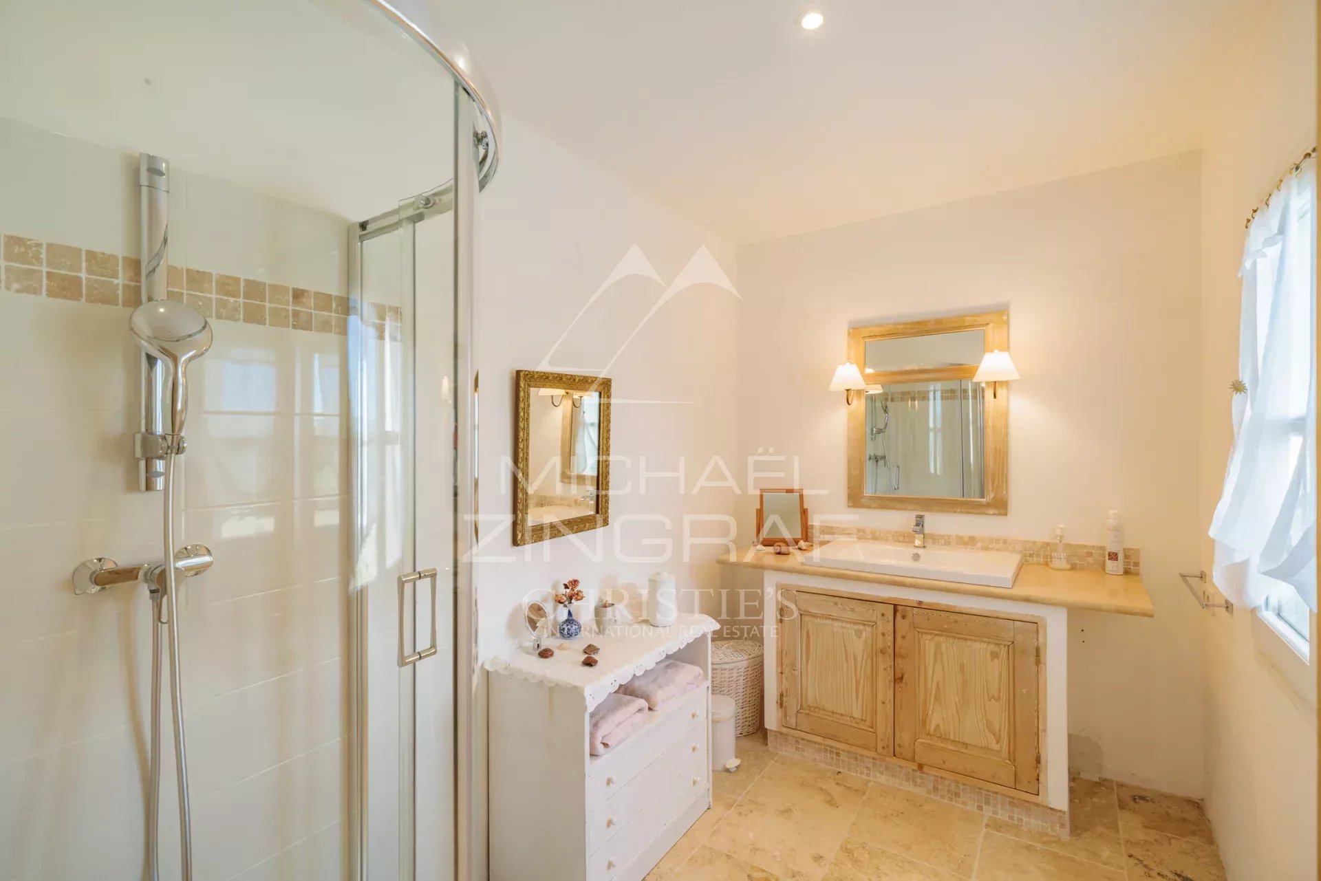 5 Bedroom Villa/Townhouse's Image 7