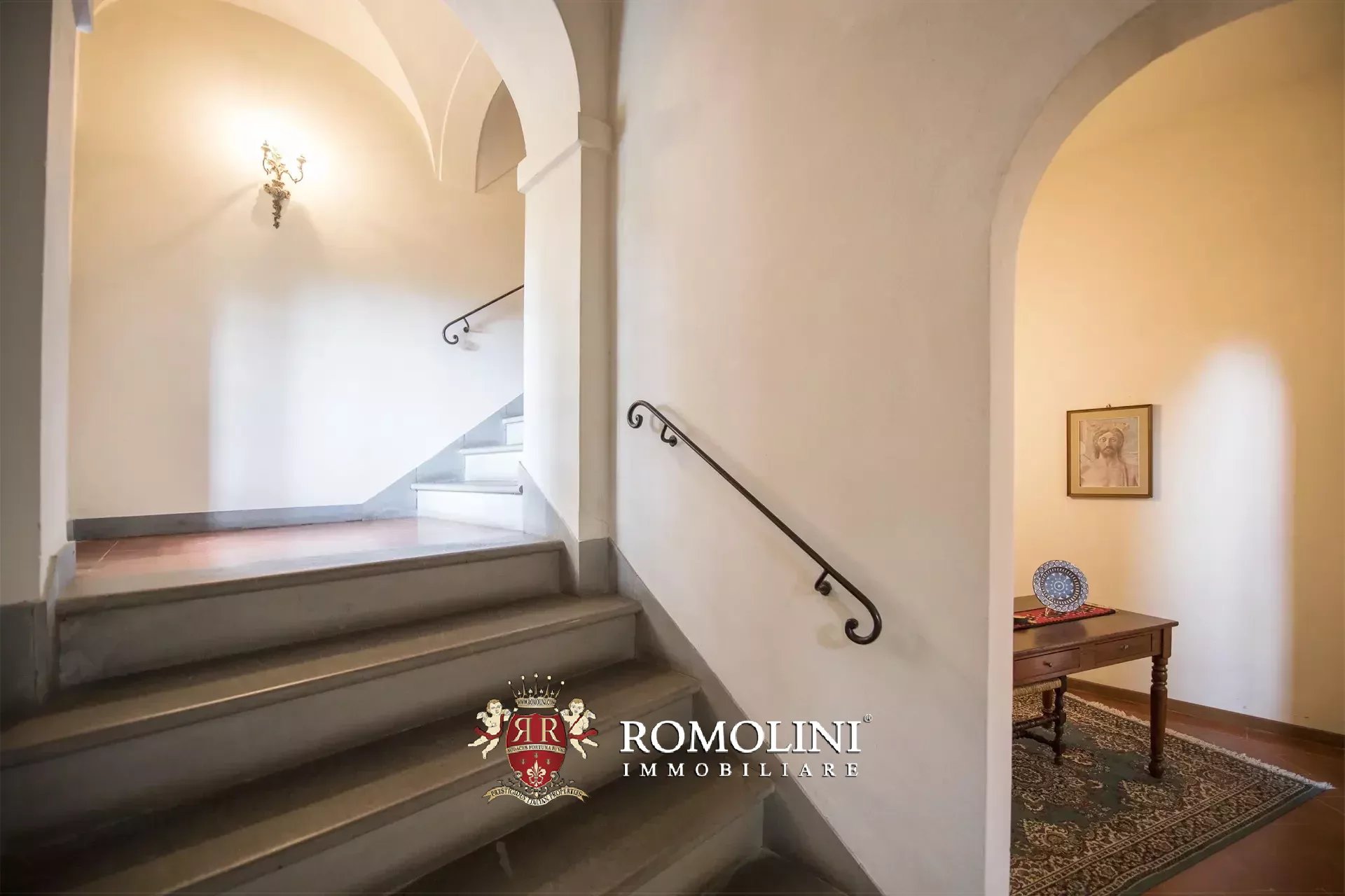 6 Bedroom Villa/Townhouse's Image 27