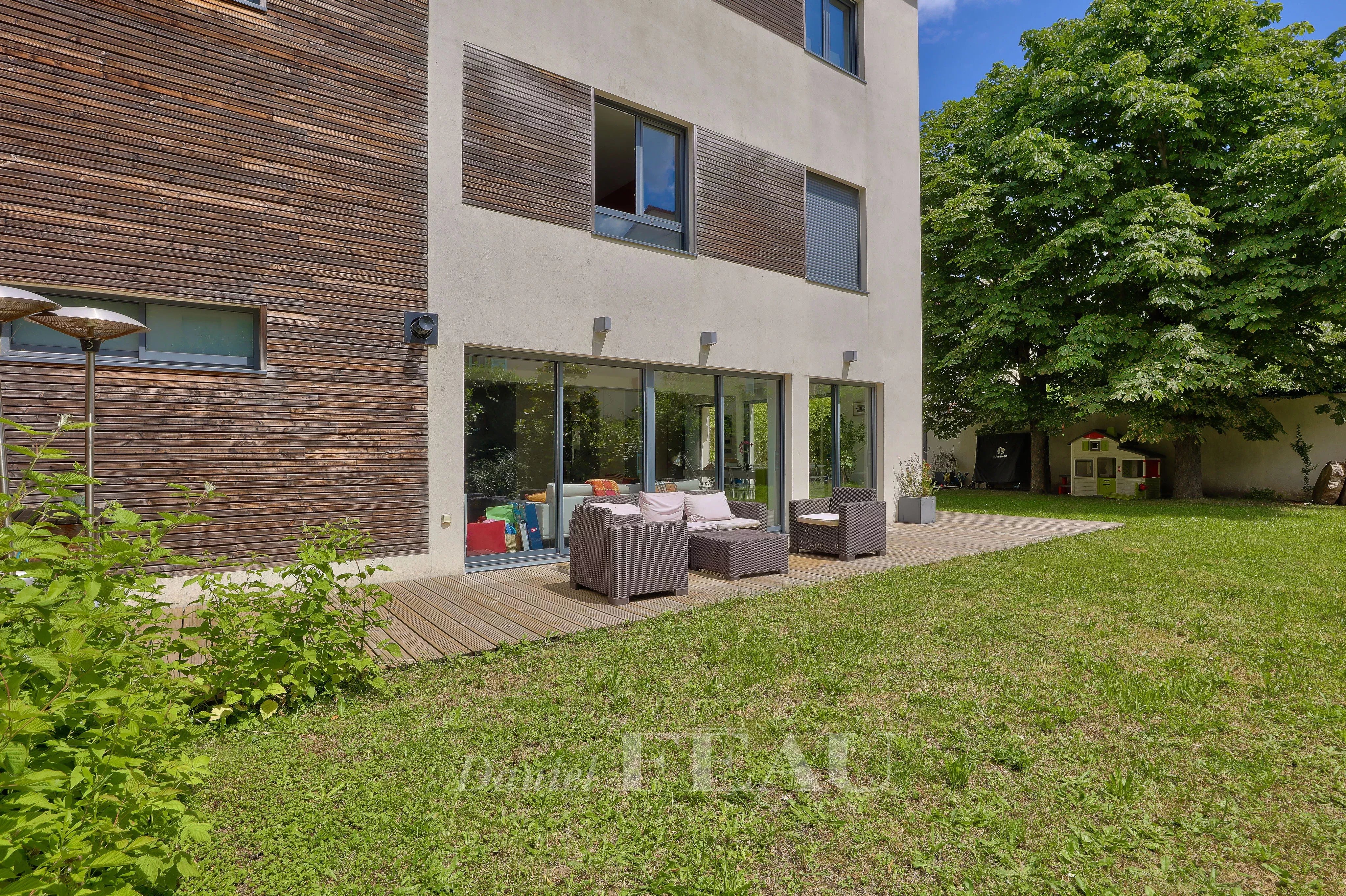 Rueil-Malmaison Centre – With a garden and roof terrace