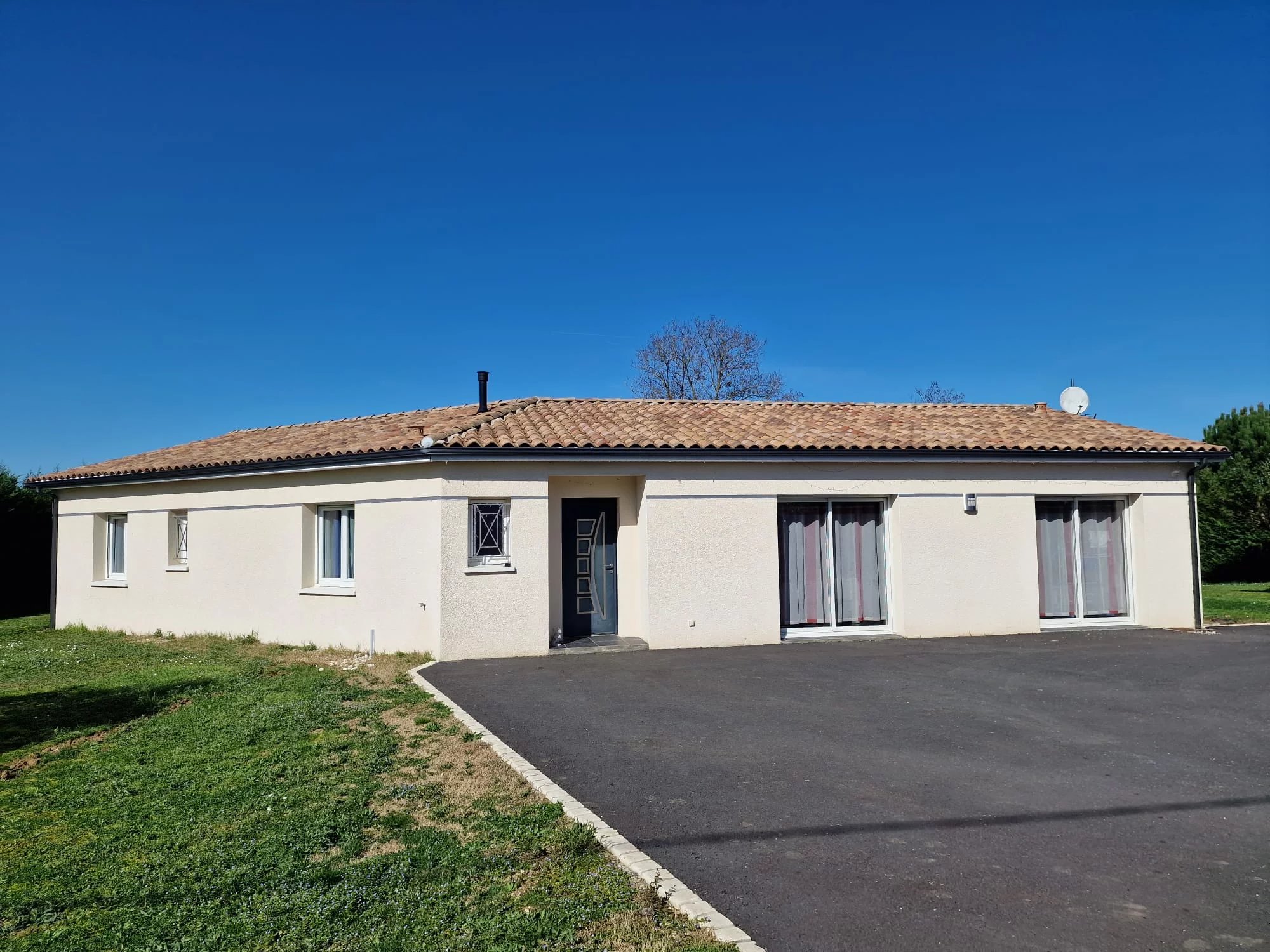 Maison contemporaine, 3 chambres et piscine pres d'Eymet