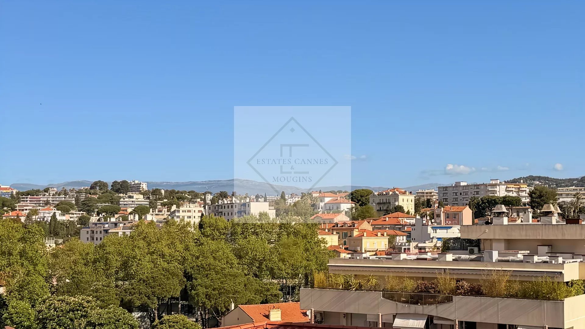 Bien rare — Appartement rénové proche du Palais des Festivals — photo 20