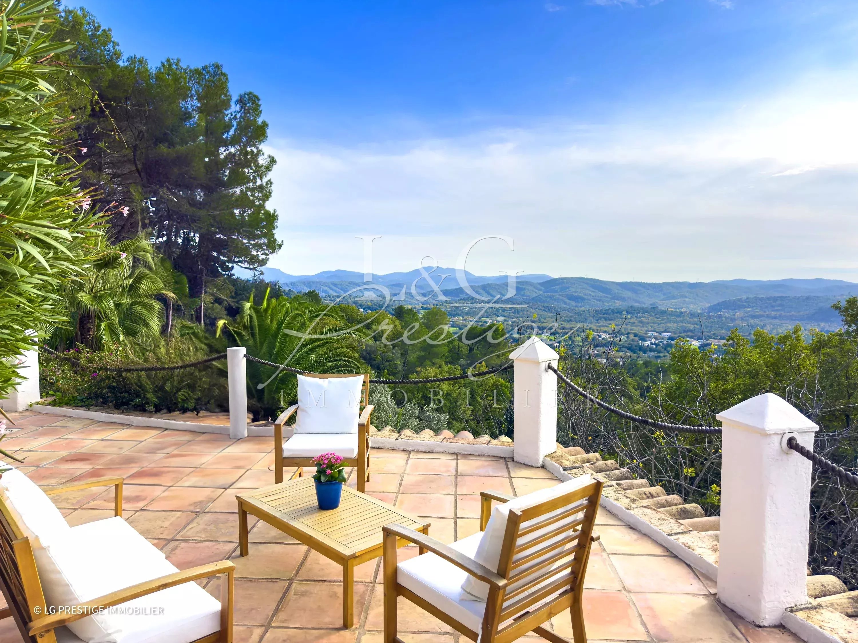 À Vendre Maison Montauroux avec Piscine, 6 Pièces, 185m²