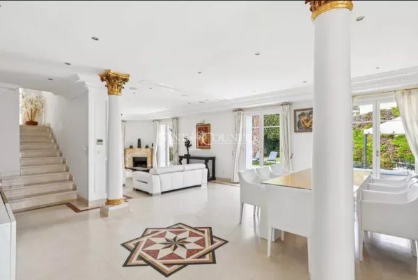 Grand 7-Bedroom Family Estate for Sale in Cannes Montfleury — photo 3