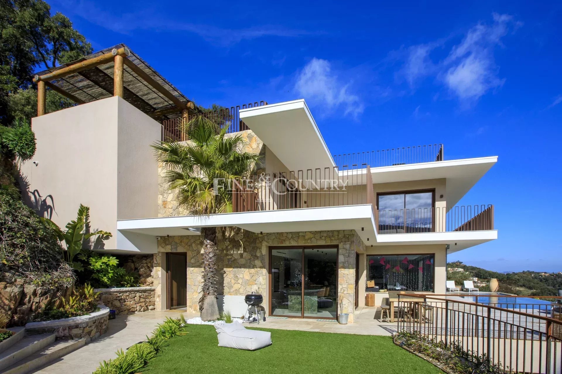 Photo of Villa for Sale in Mandelieu with Panoramic View