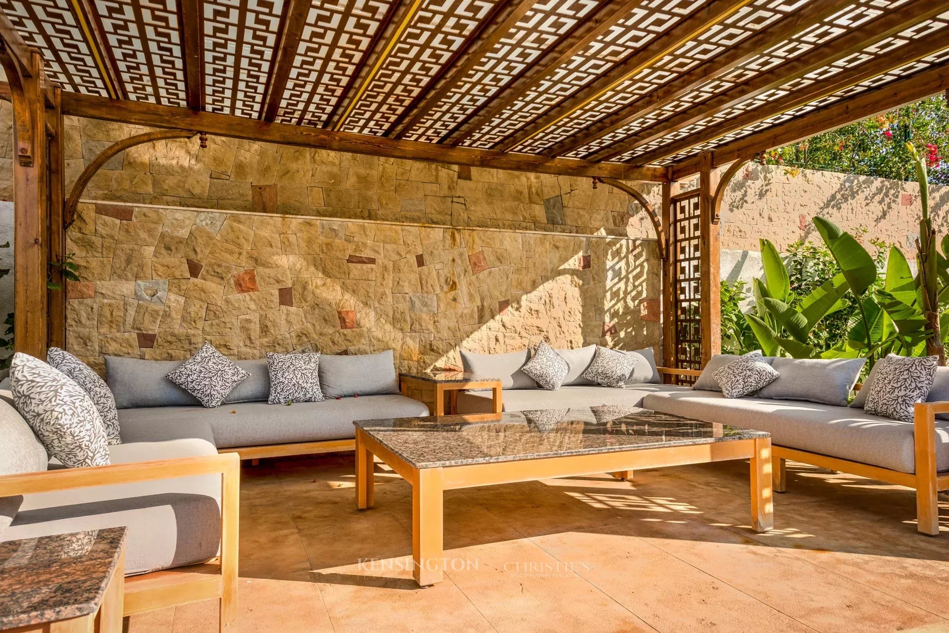 10 Bedroom Villa/Townhouse's Image 17