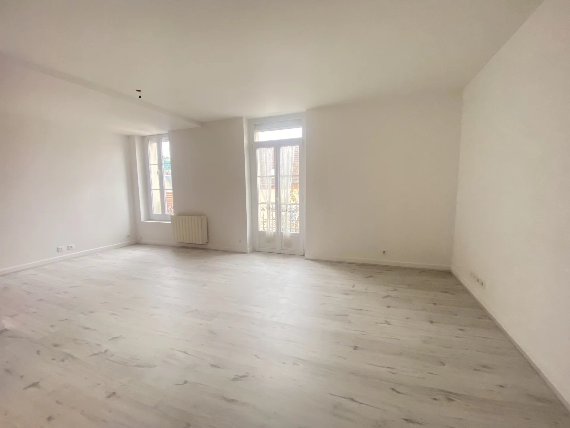 03200 VICHY COEUR THERMALE -DUPLEX 3 PIÈCES AVEC 2 BALCONS ET CAVE