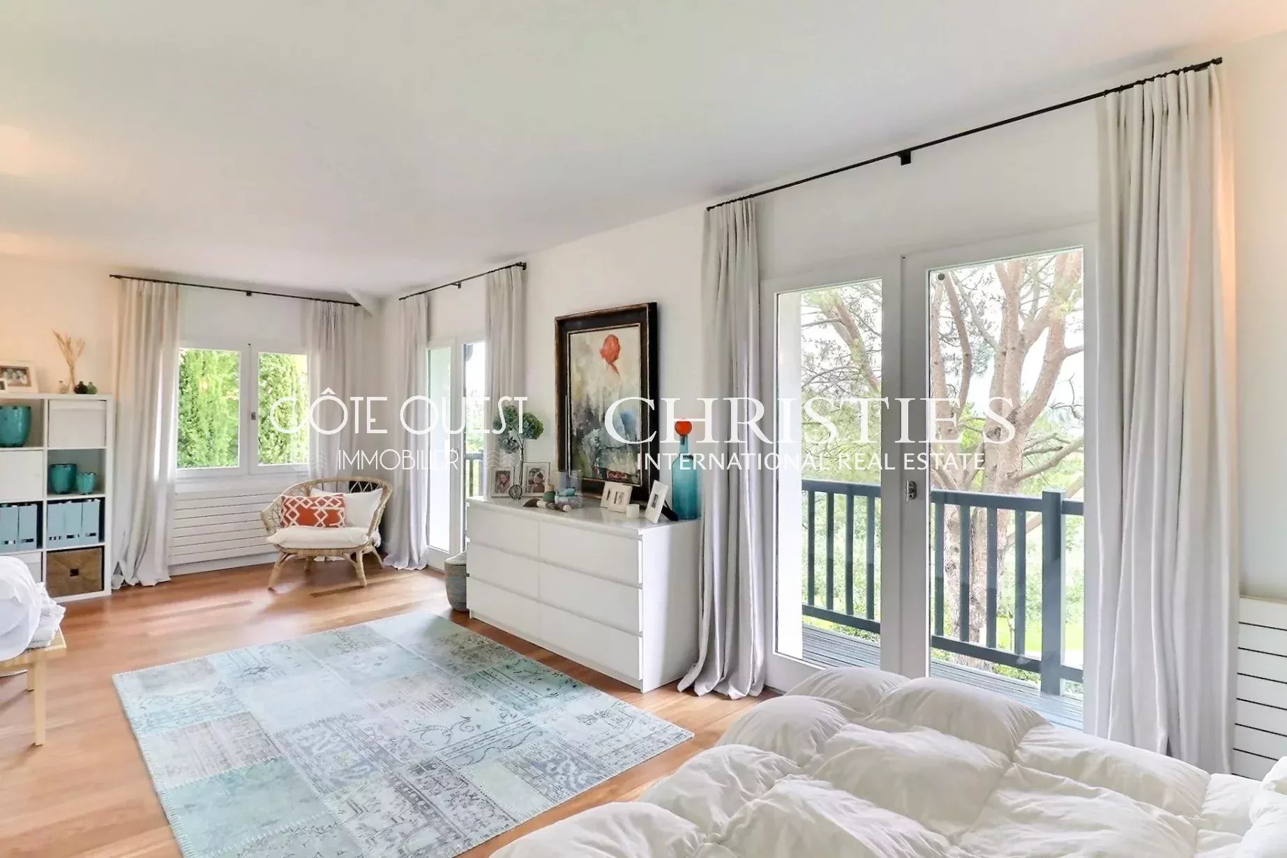 6 Bedroom Villa/Townhouse's Image 9