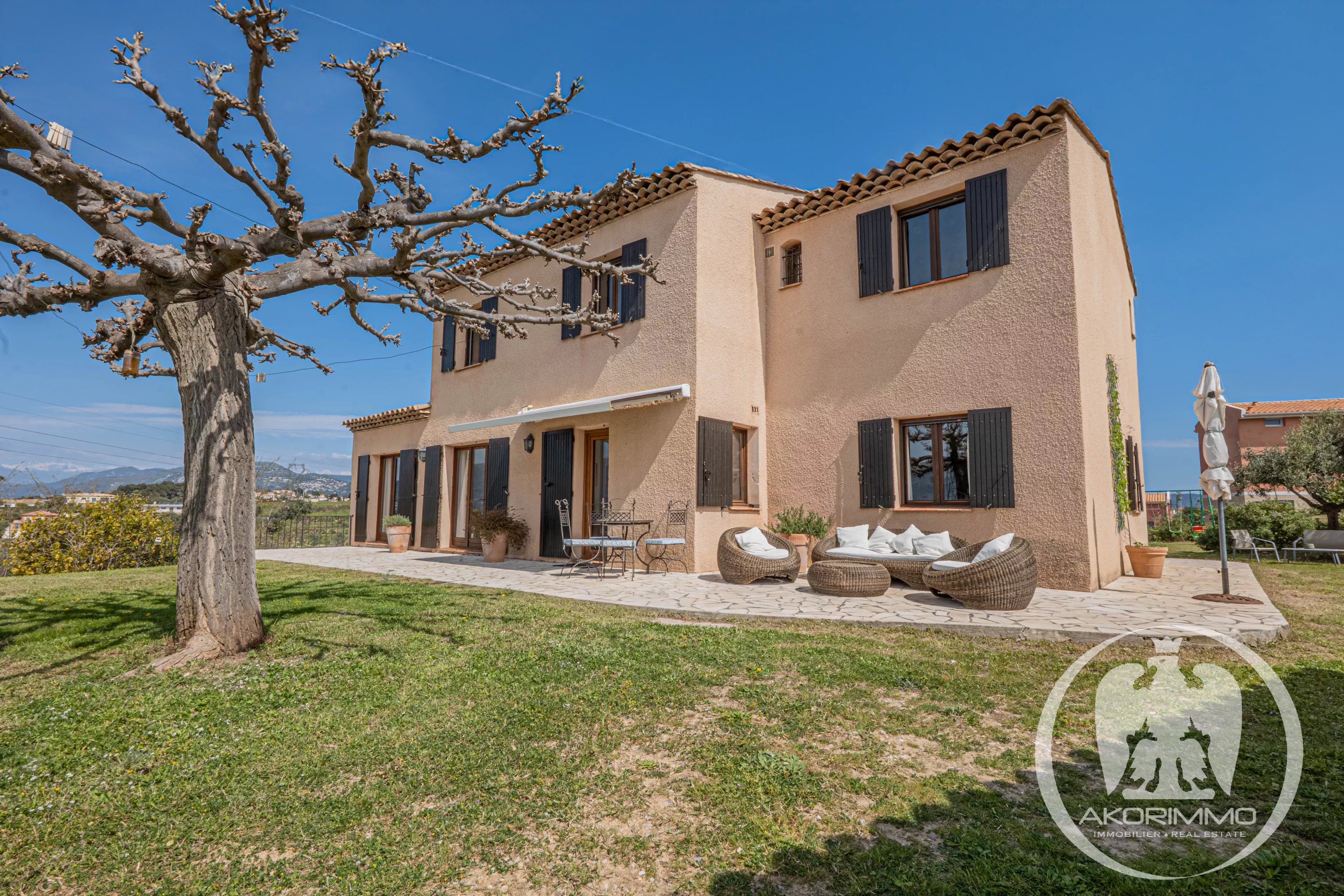 Casa  - Maison individuelle  - 8 stanze  - 181.2 m2 -