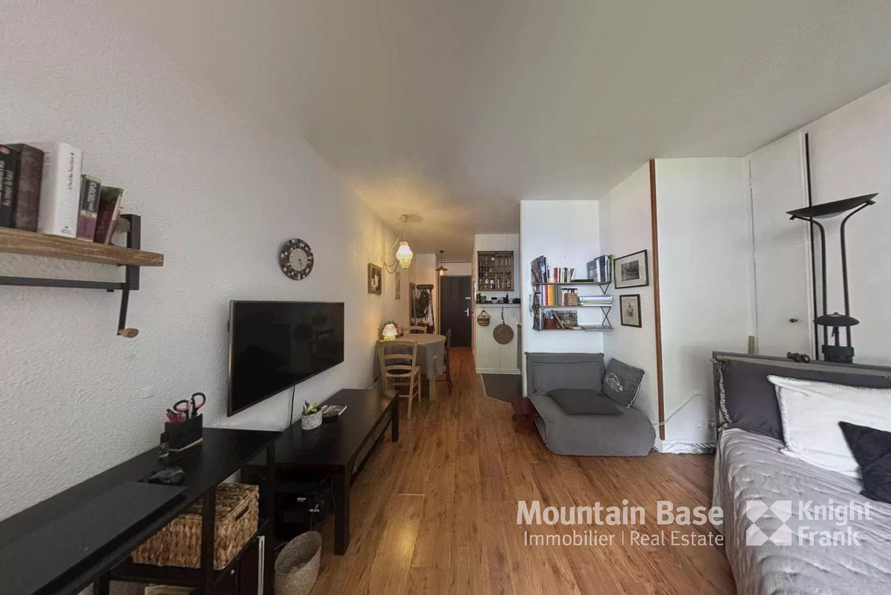 Photo of 3rd floor studio with a balcony with open Mont Blanc views