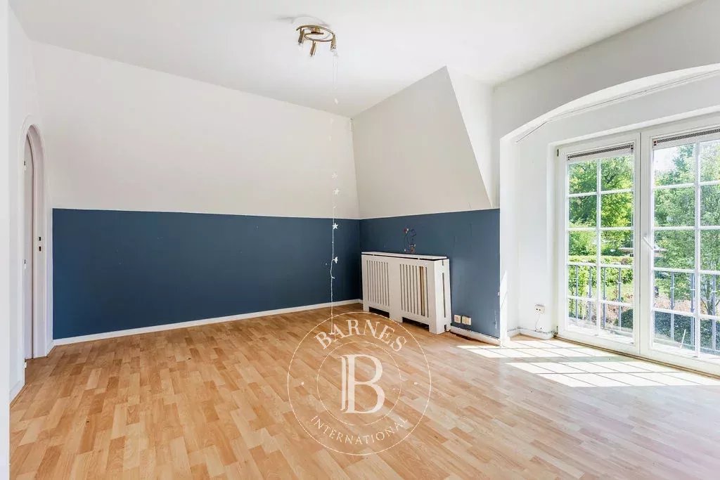 Belle villa Lipszyc avec potentiel dans domaine privé de 7ha