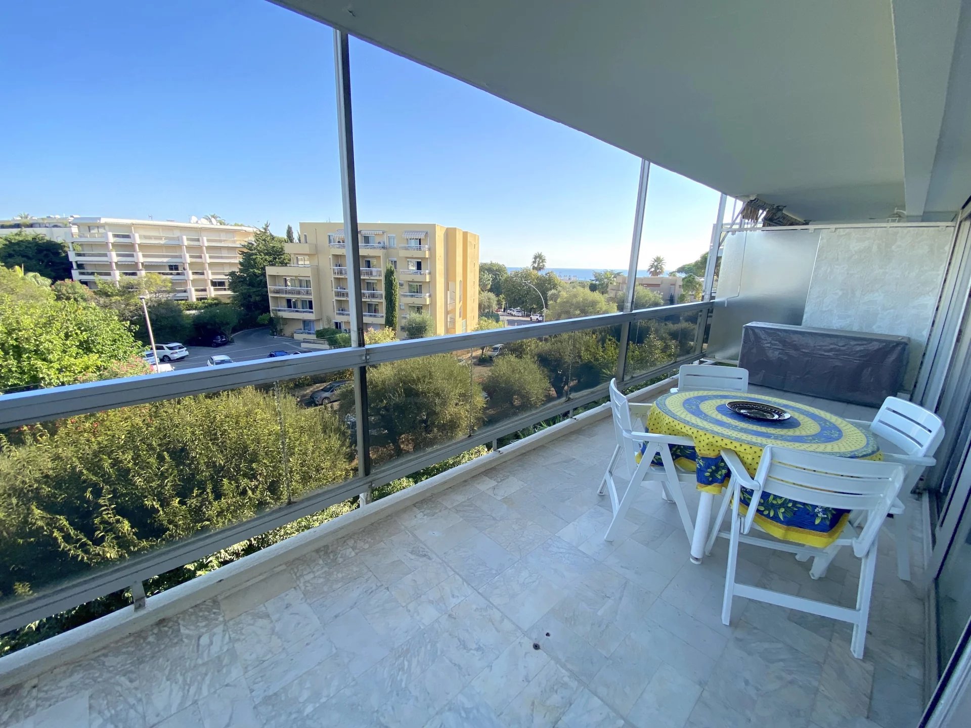 JUAN LES PINS - ROSTAGNE