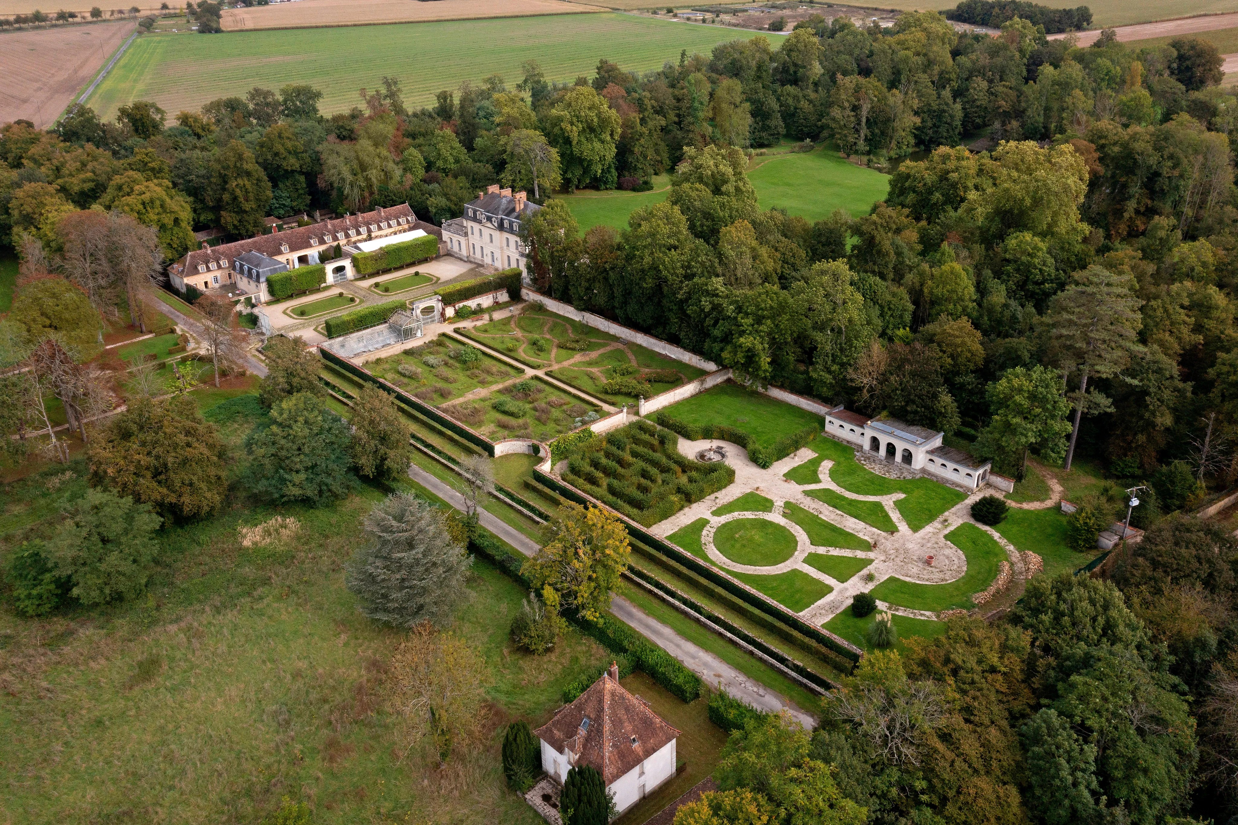 Sumptuous 18th-century château with 70 hectares of parkland and woods.