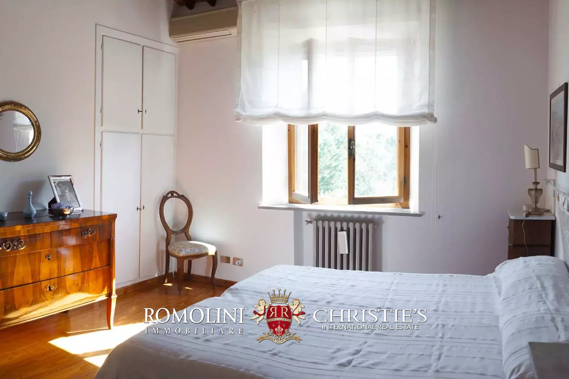 18 Bedroom Vineyard's Image 83