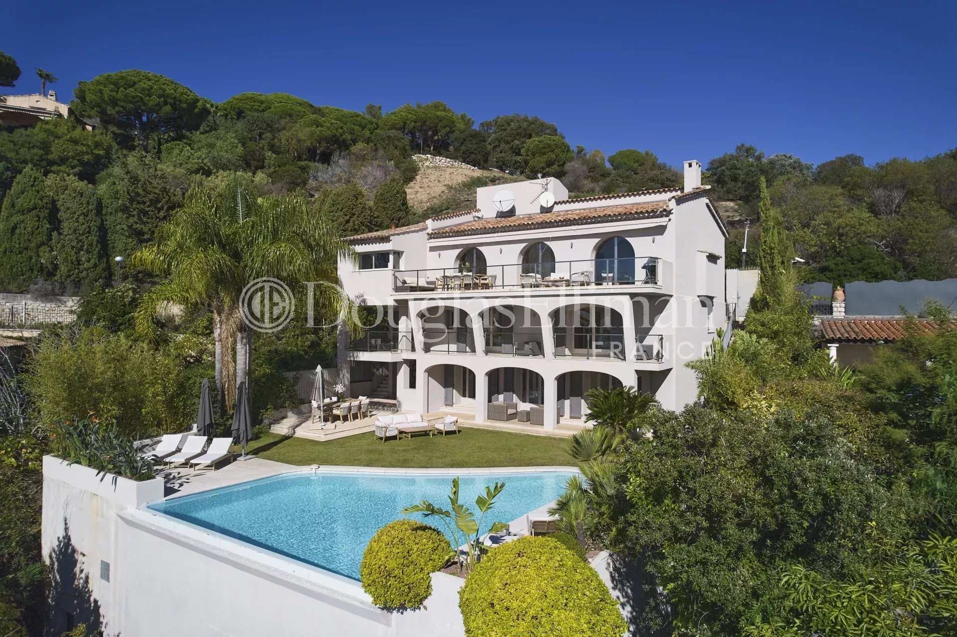 CANNES CALIFORNIE – Splendide villa avec vue mer panoramique - Image nᵒ2