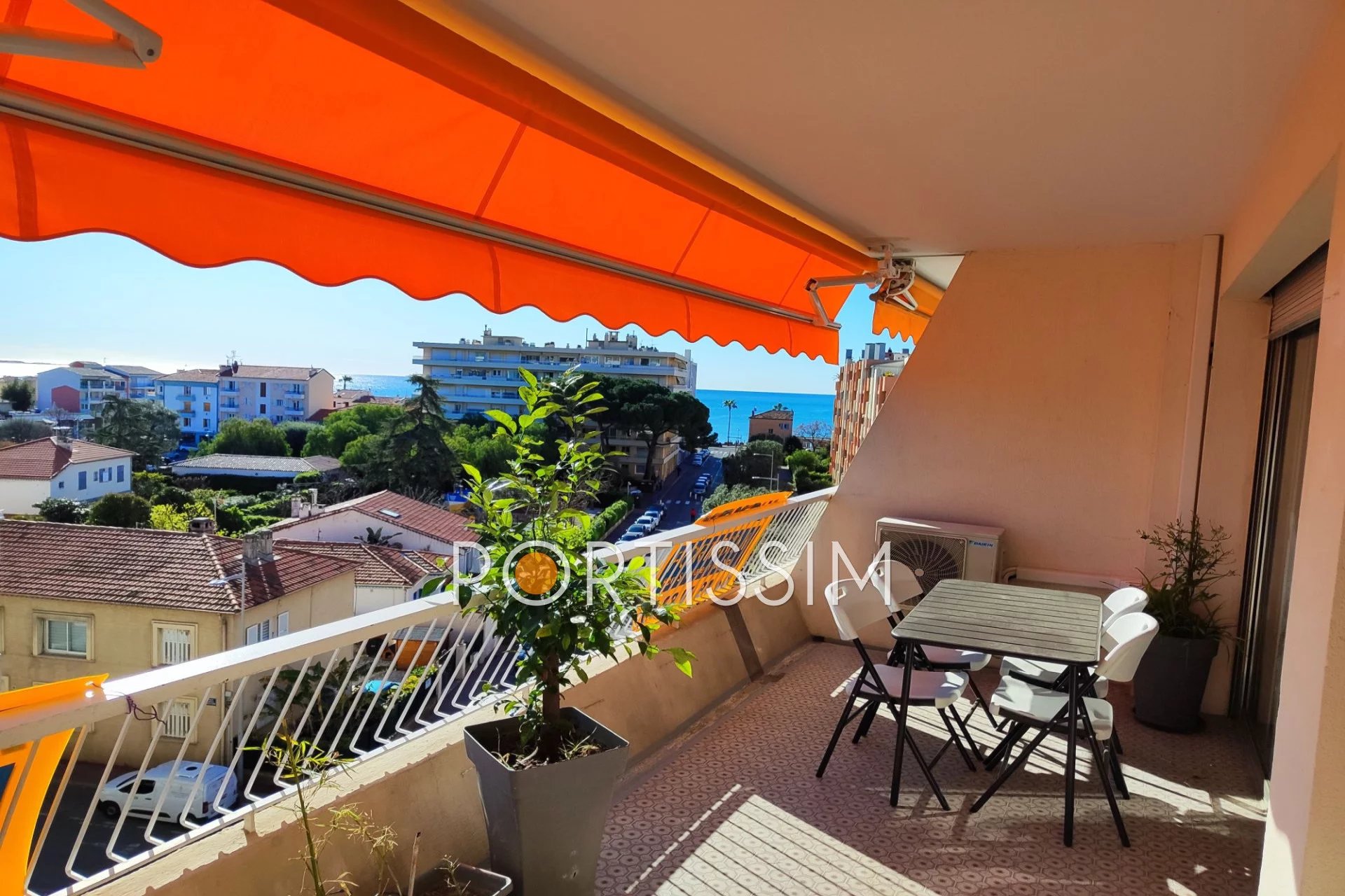 Cros de Cagnes appartement 2 pièces vue mer