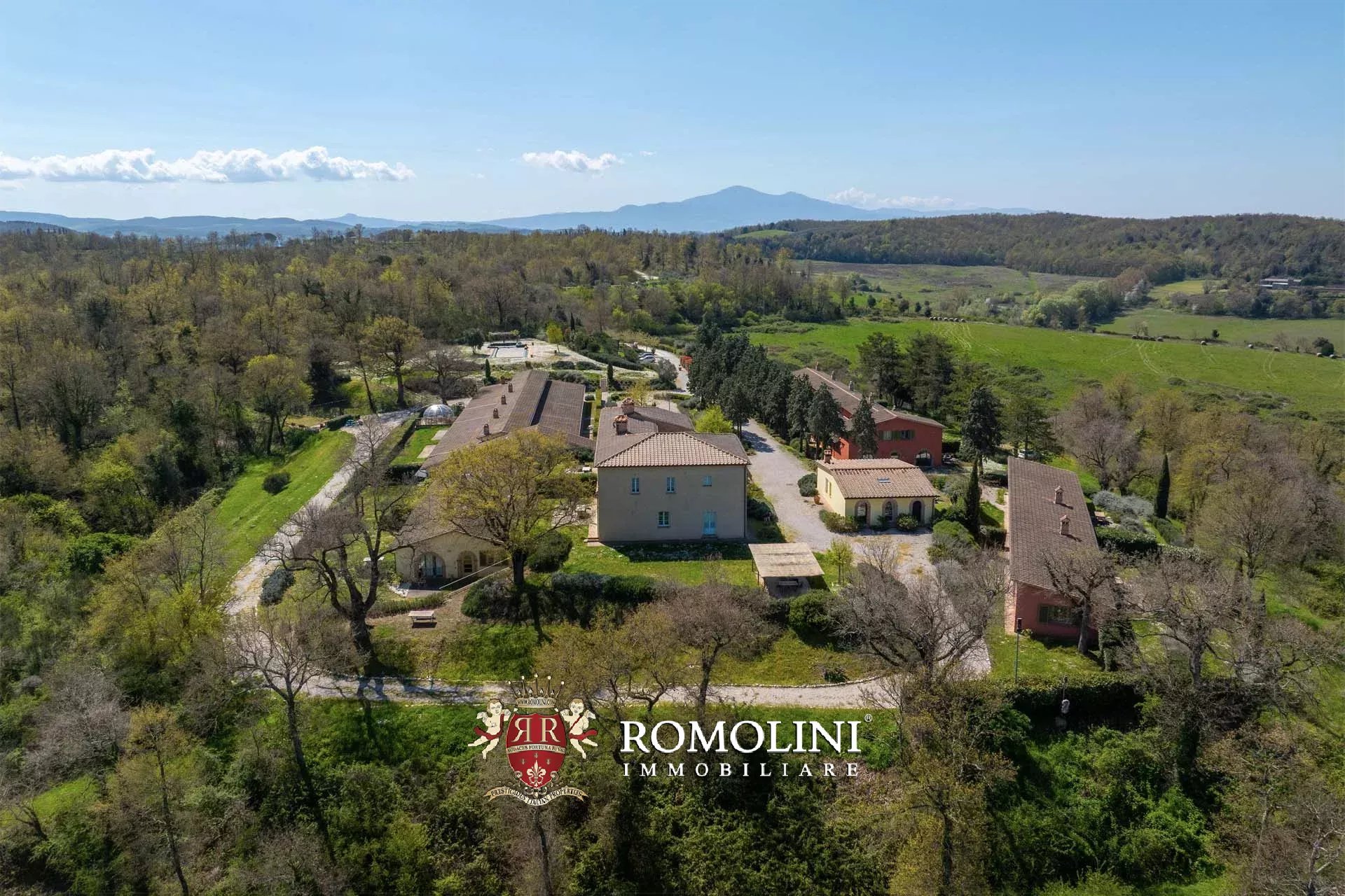 LUXUSANLAGE MIT 19 WOHNUNGEN IN DER TOSKANA, VAL D'ORCIA