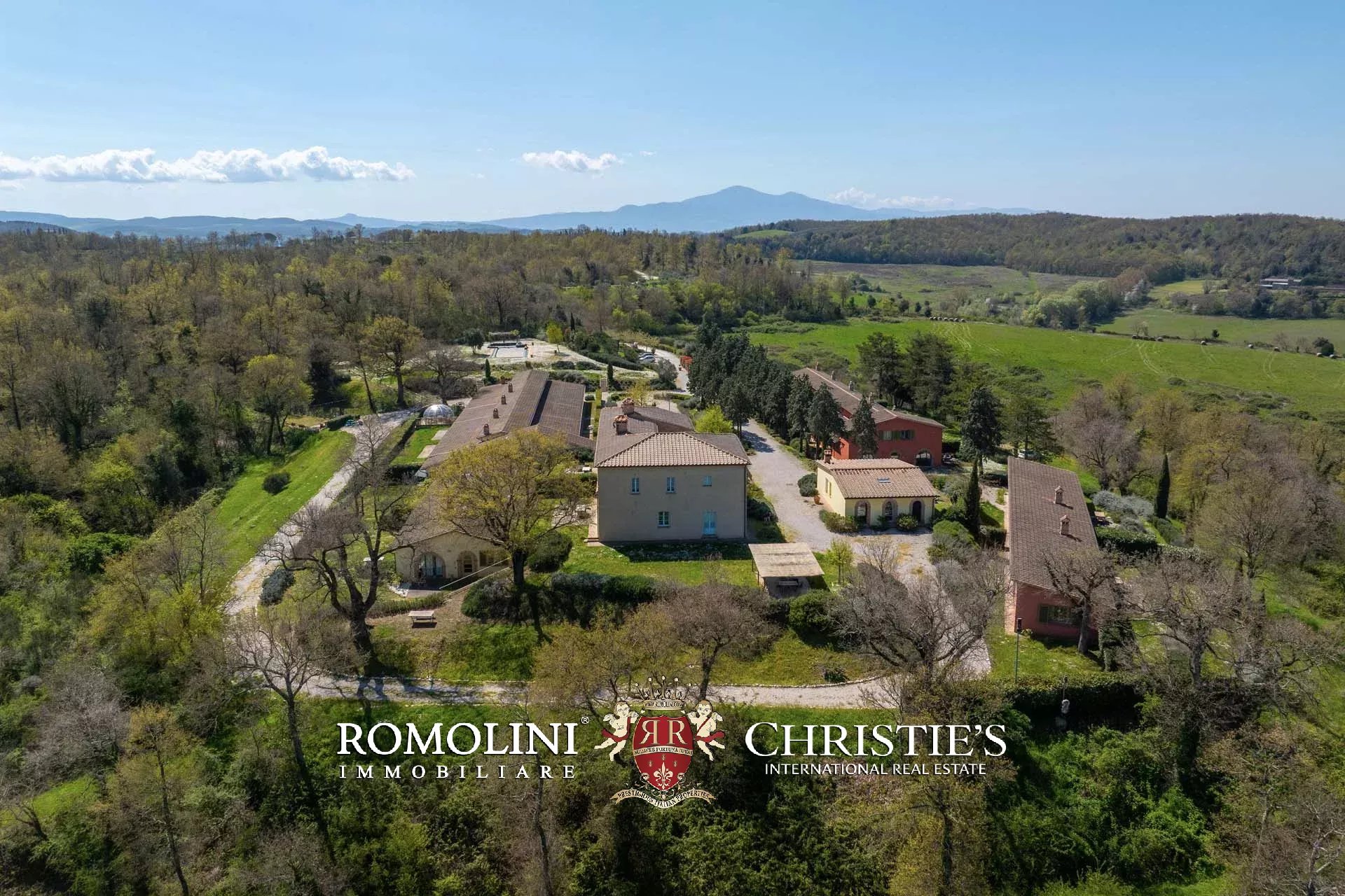 LUXUSANLAGE MIT 19 WOHNUNGEN IN DER TOSKANA, VAL D'ORCIA