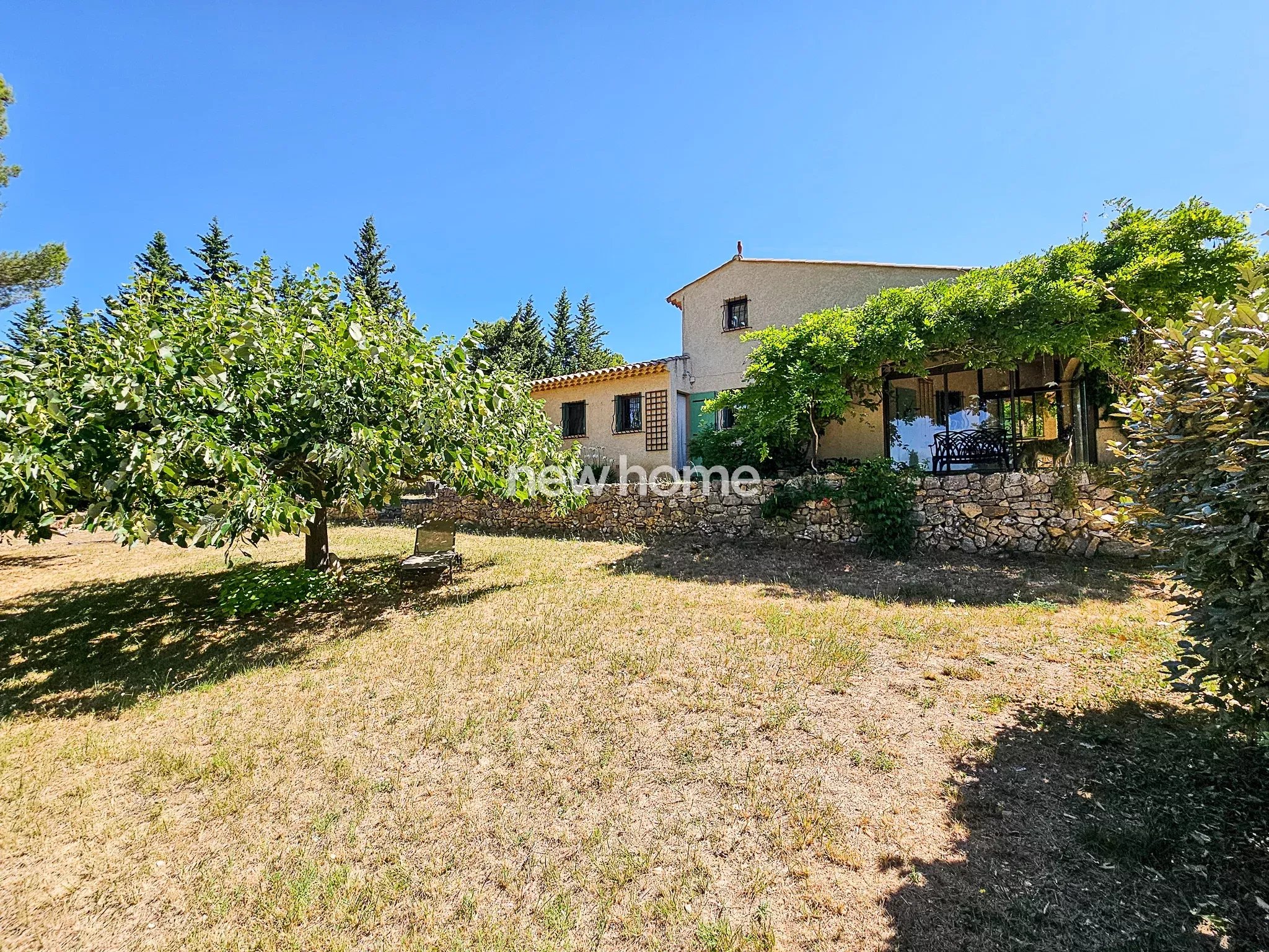 Havre de paix au cur de la nature avec vaste terrain arboré