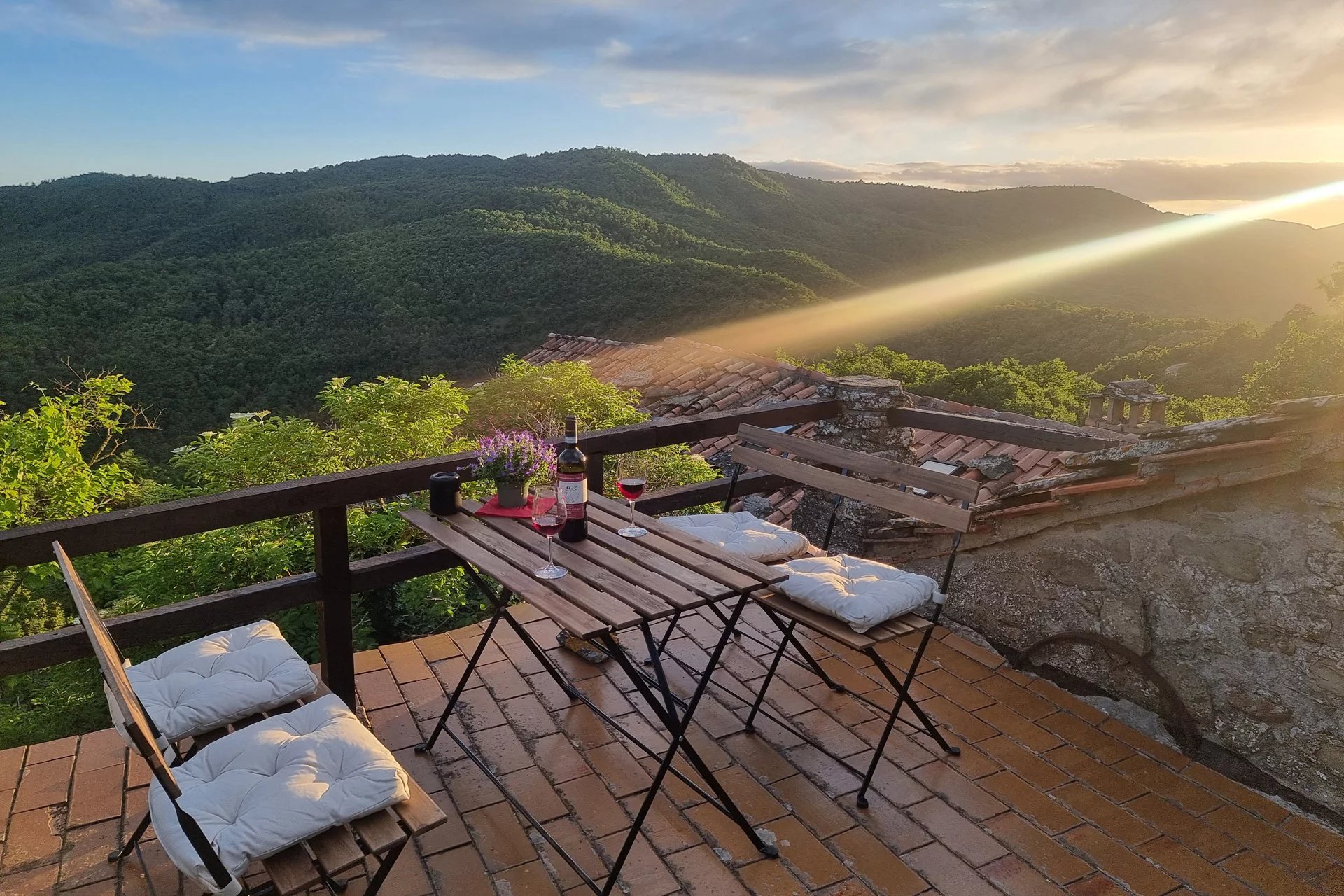 ANTICA CASA IN PIETRA DA RISTRUTTURARE IN VENDITA IN TOSCANA