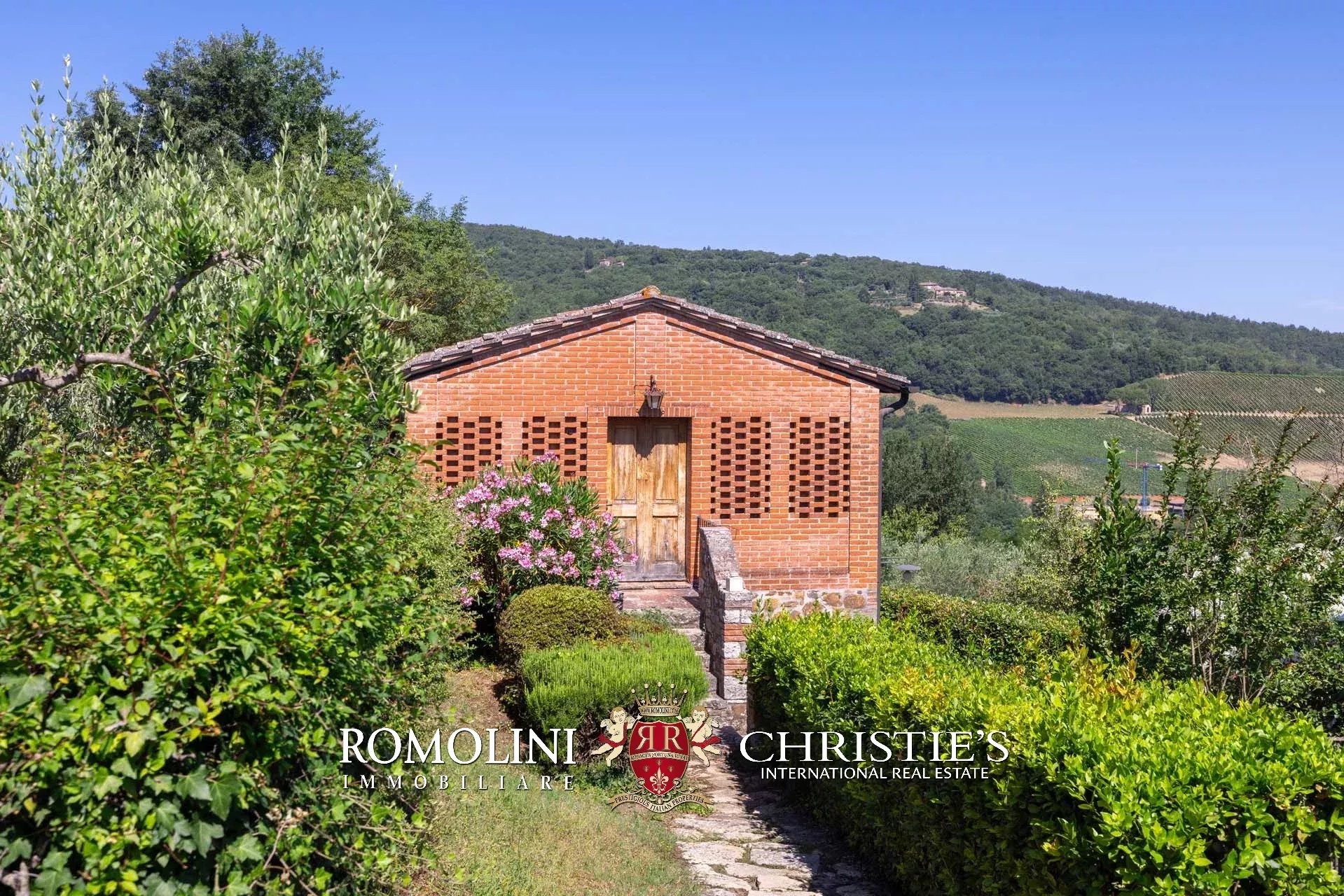 33 Bedroom Vineyard's Image 71