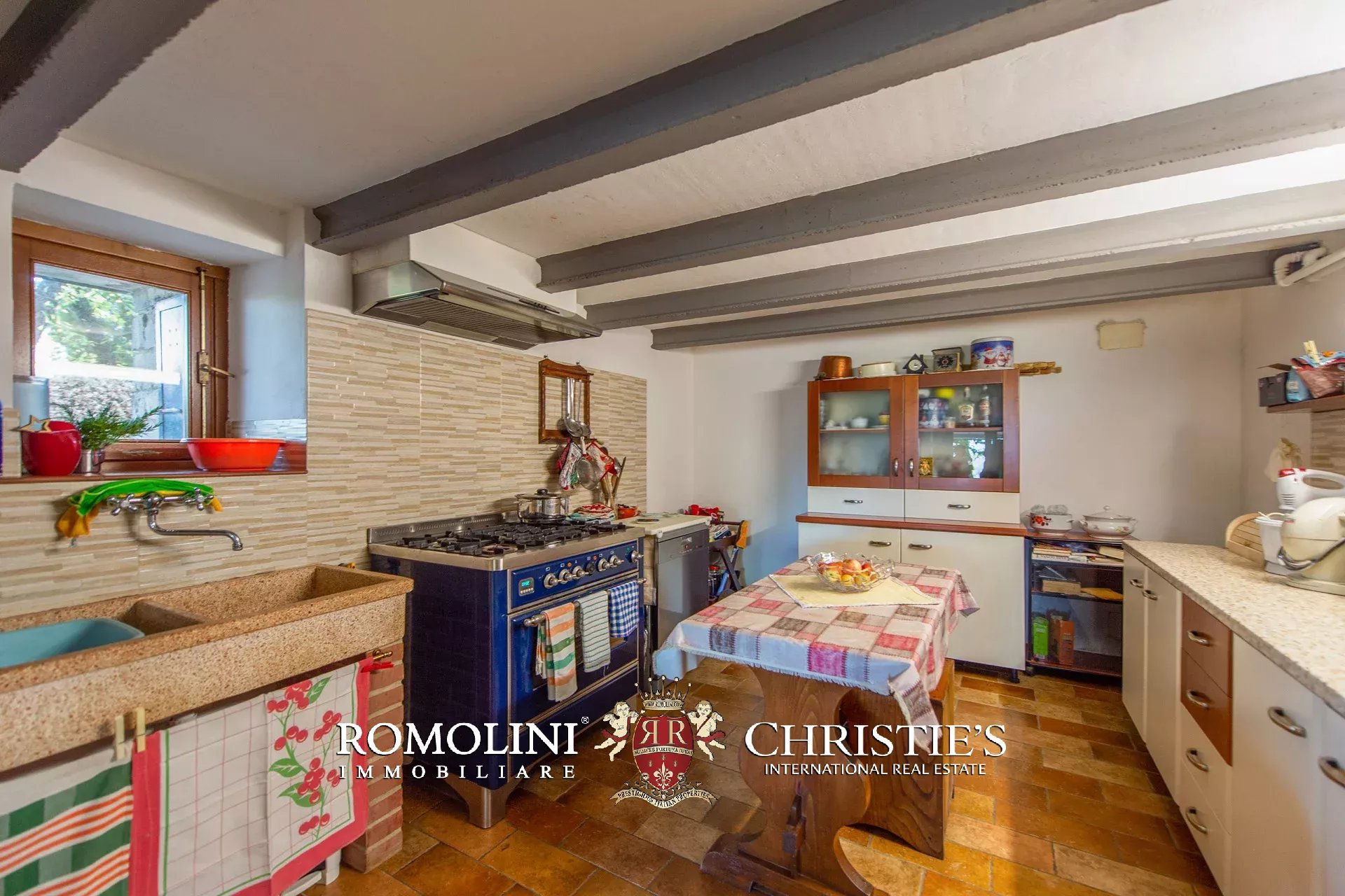 FARMHOUSE WITH PANORAMIC VIEWS FOR SALE IN TUSCANY, CAPRESE MICHELANGELO