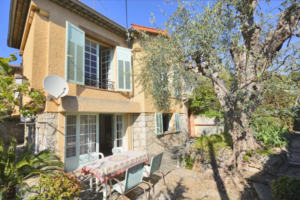 Villa for sale in Cannes — 4-Bedroom Villa in Cannes