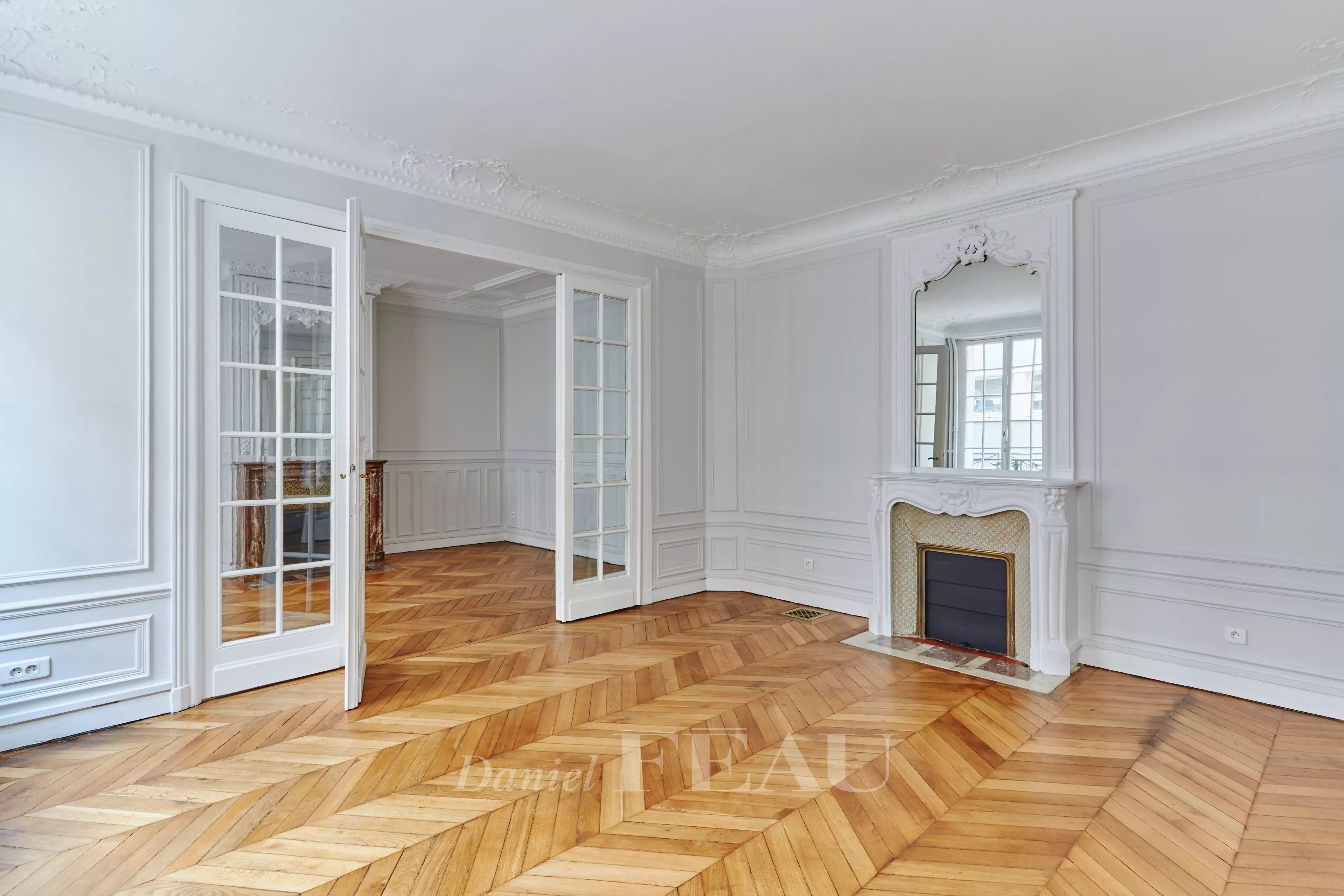 Double reception area