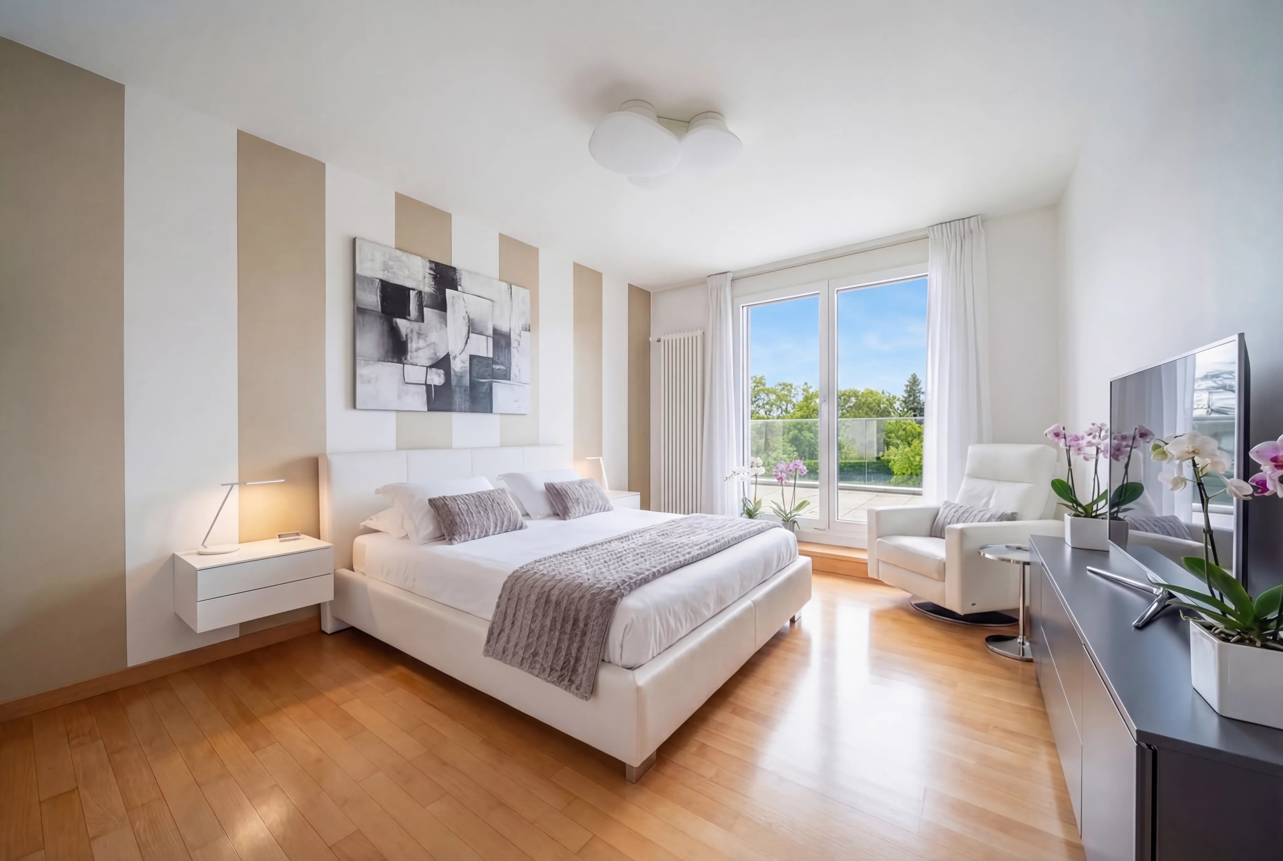 Villa de 330 m2 avec piscine et beau terrain