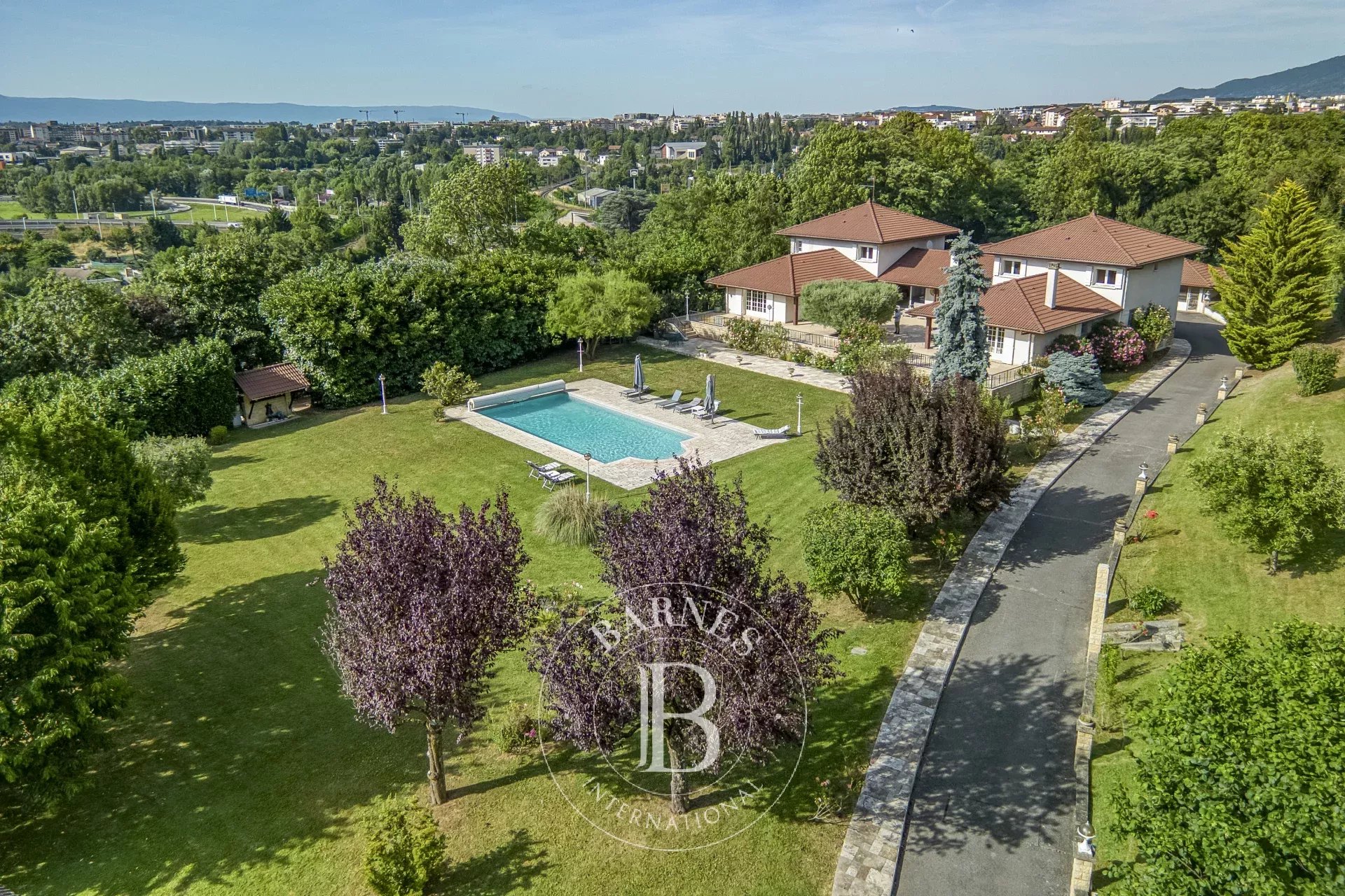 BARNES GENEVOIS - ETREMBIERES - PROPRIETE D'EXCEPTION AUX PORTES DE GENEVE