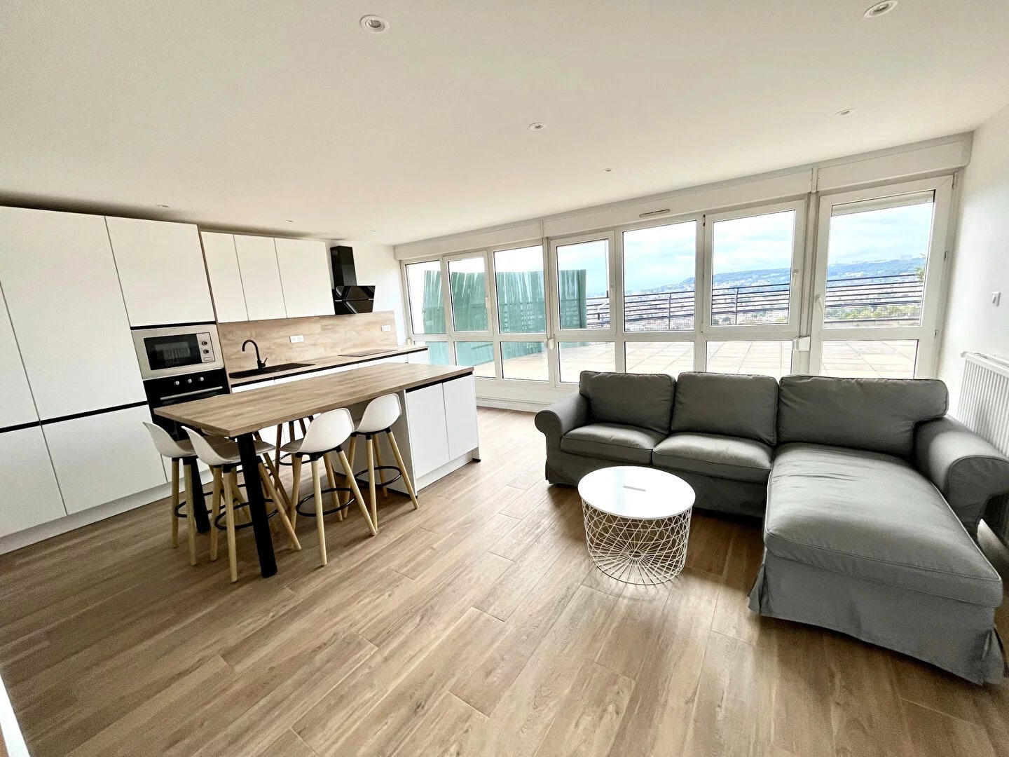 Appartement 3 pièces 74,5 m² avec terrasse de 40 m² à vendre à Nancy ? Résidence avec ascenseur ? Parking ? 275 000 