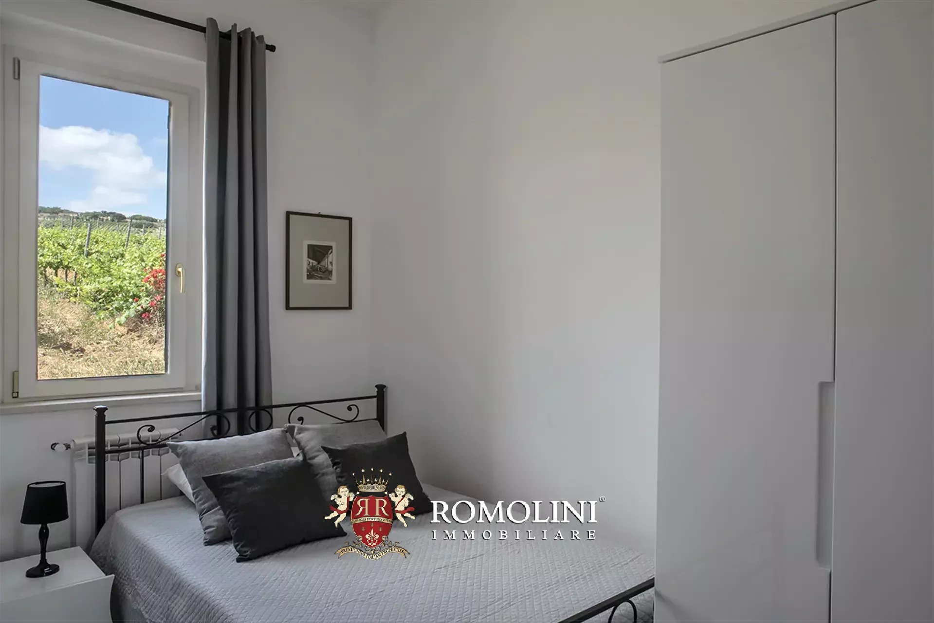 2 Bedroom Vineyard's Image 21
