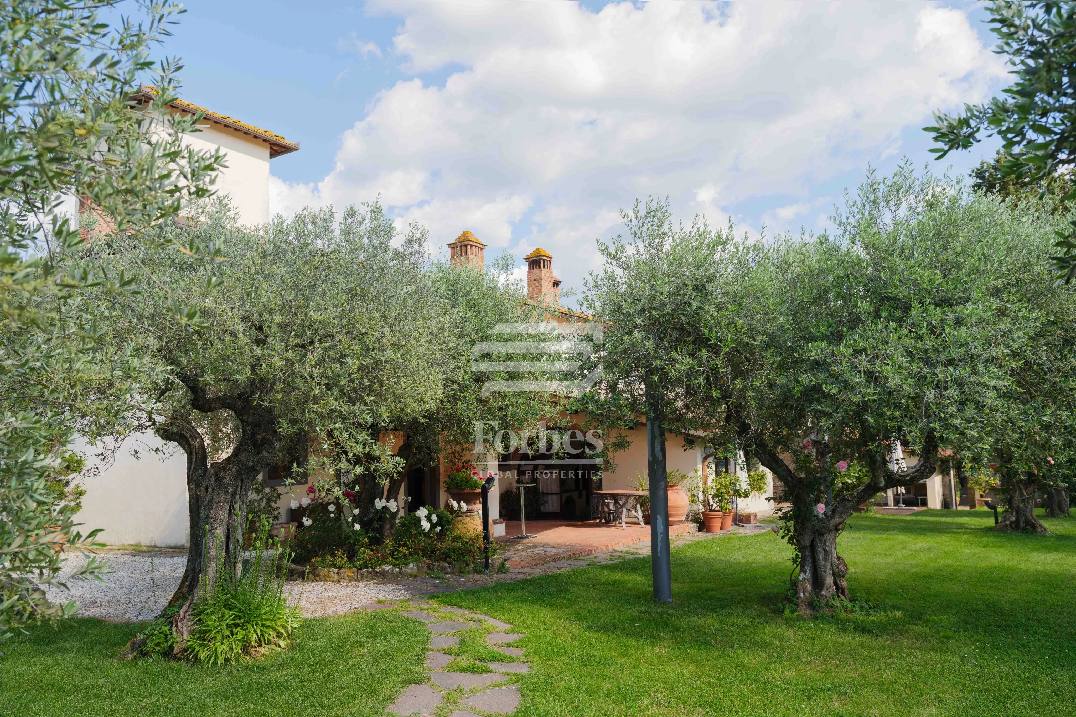Farmhouse for sale in Tuscany, just minutes from Florence