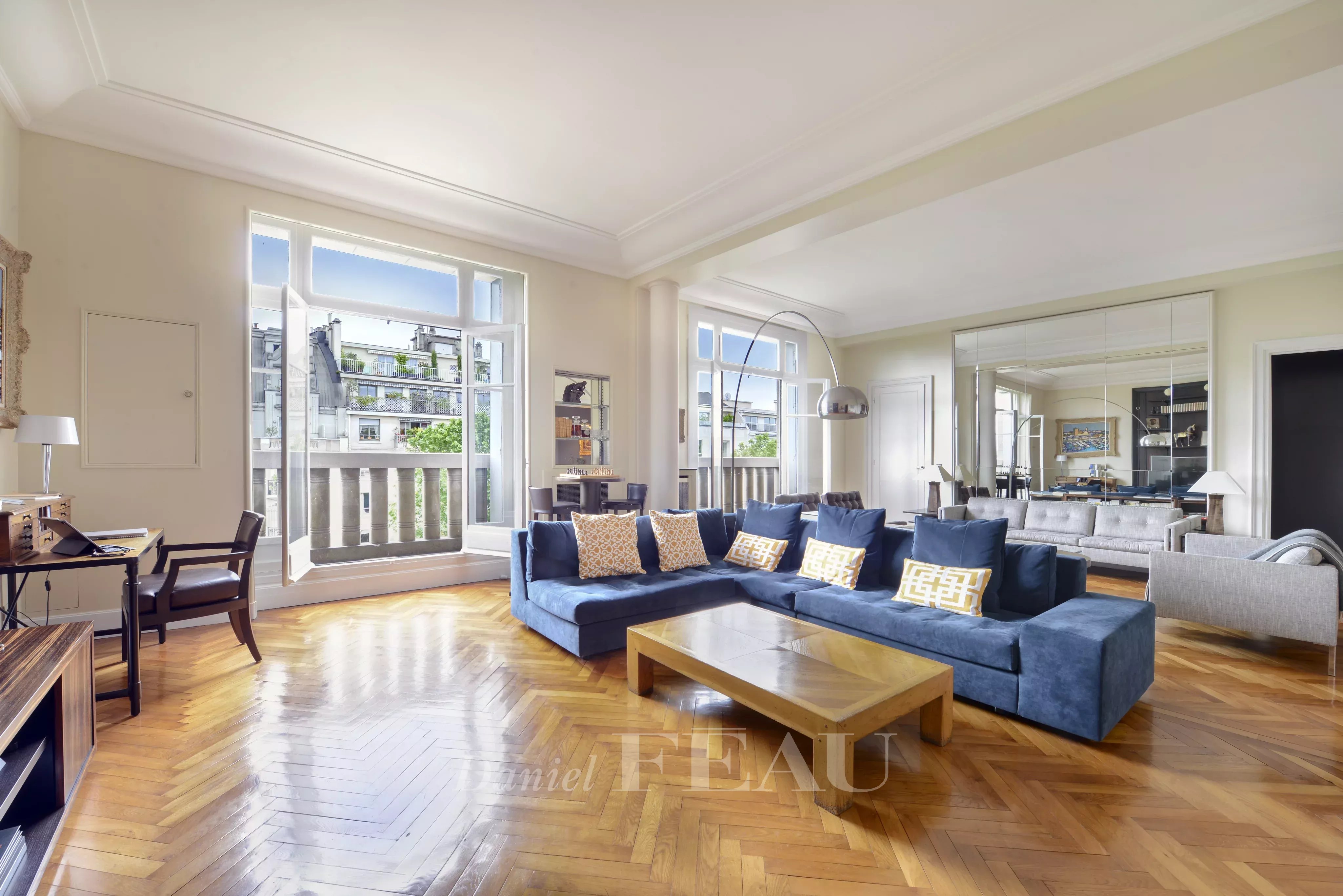 Paris 7th District – A renovated 2/3 bed apartment