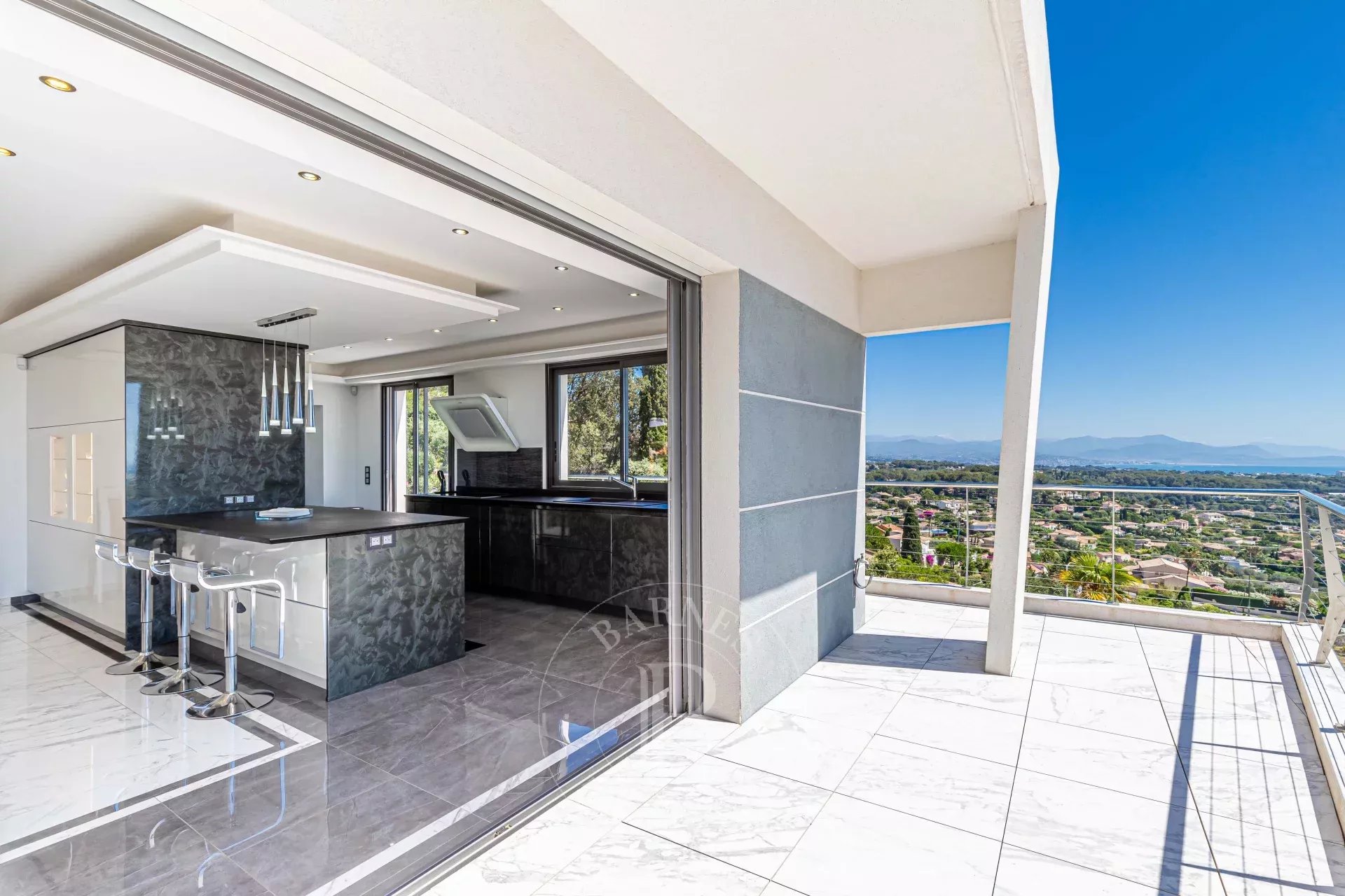 GOLFE JUAN - CALIFORNIAN VILLA - PANORAMIC SEA VIEW - picture 6
