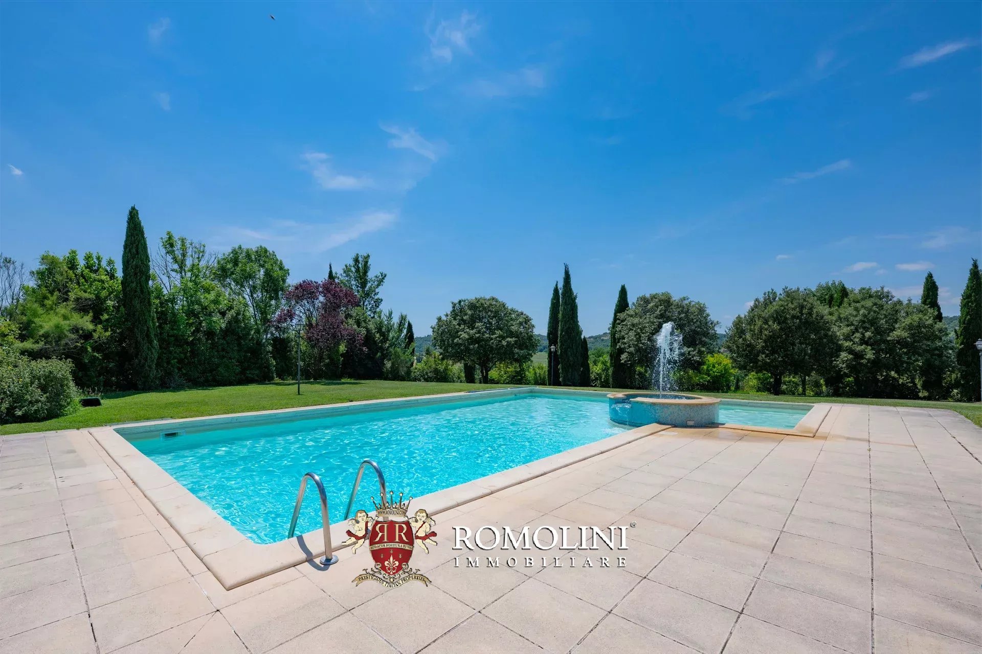 5 Bedroom Villa/Townhouse's Image 3