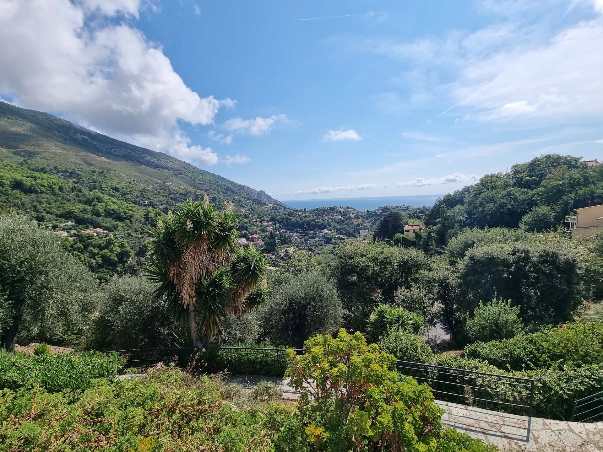 Pretty villa with sea view, 10 minutes from Menton