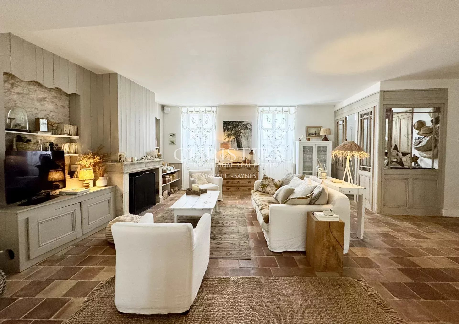 5 Bedroom Villa/Townhouse's Image 3