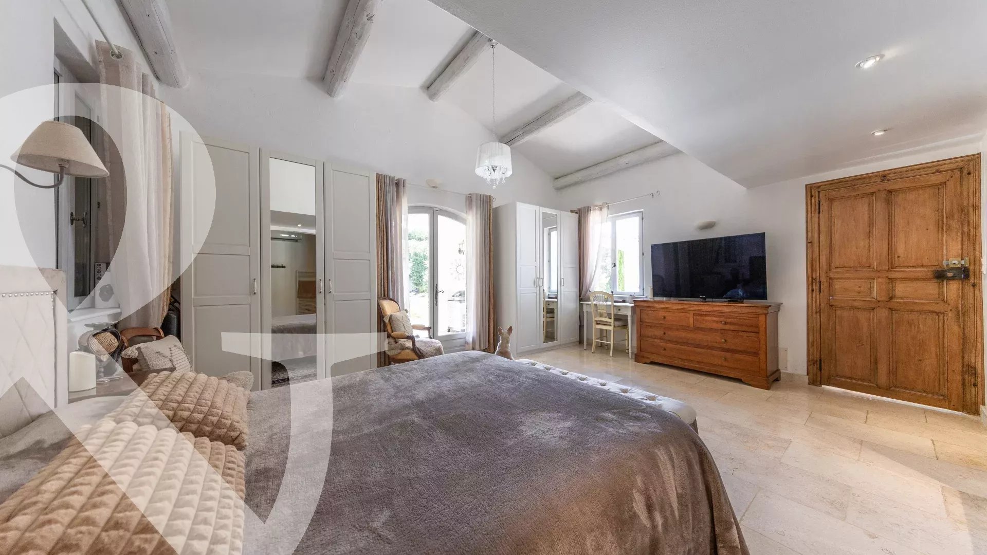 PROPRIETE AVEC 3 GITES