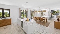 Renovated villa in Biot – Prime location, absolute calm, 5 bedrooms, full amenities — photo 6 of 7