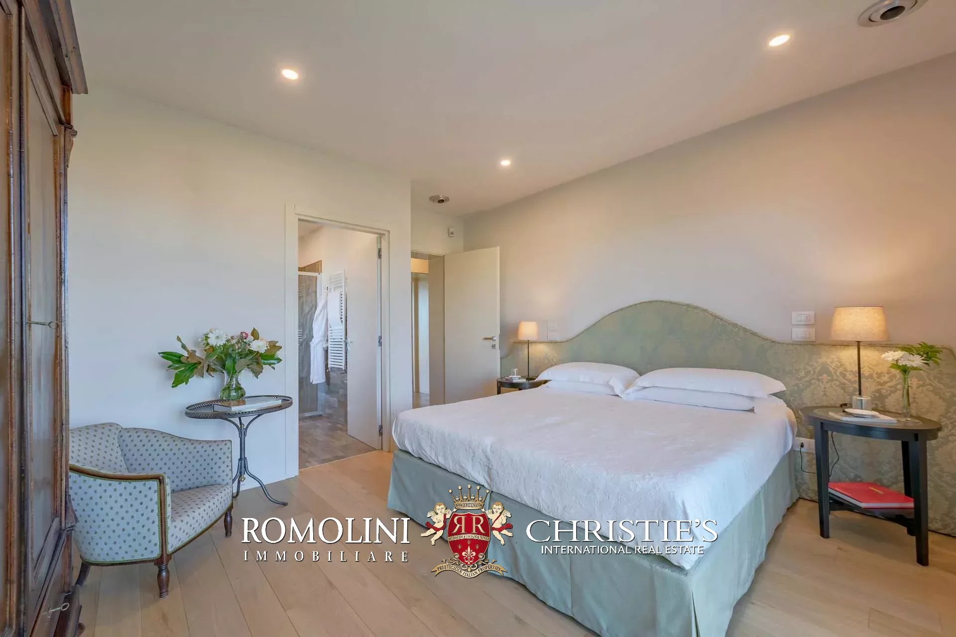 7 Bedroom Villa/Townhouse's Image 89