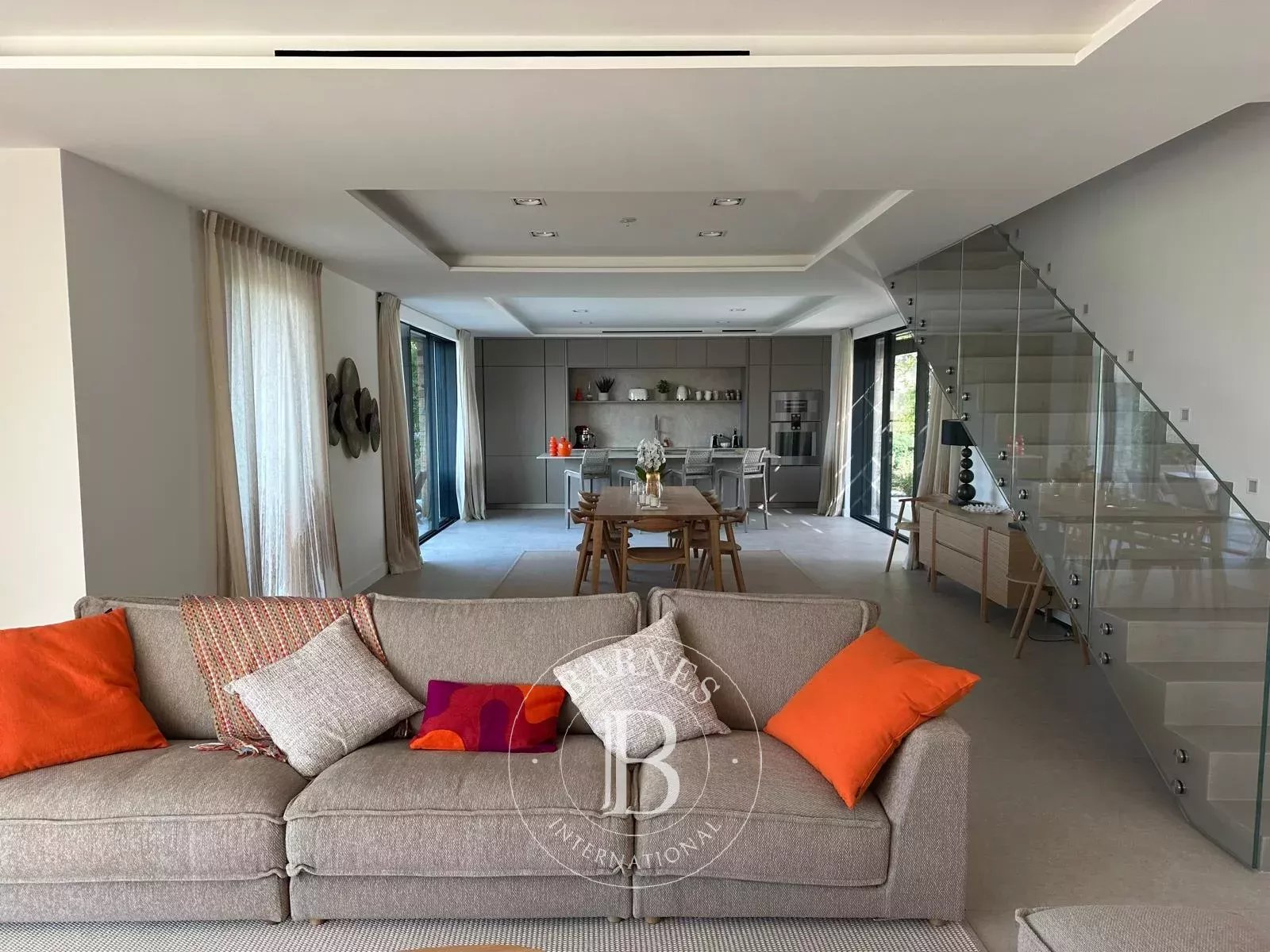 SAINT-TROPEZ - VILLA D'EXCEPTION - 5 CHAMBRES - NEUF - PROCHE PLACE DES LICES - picture 8