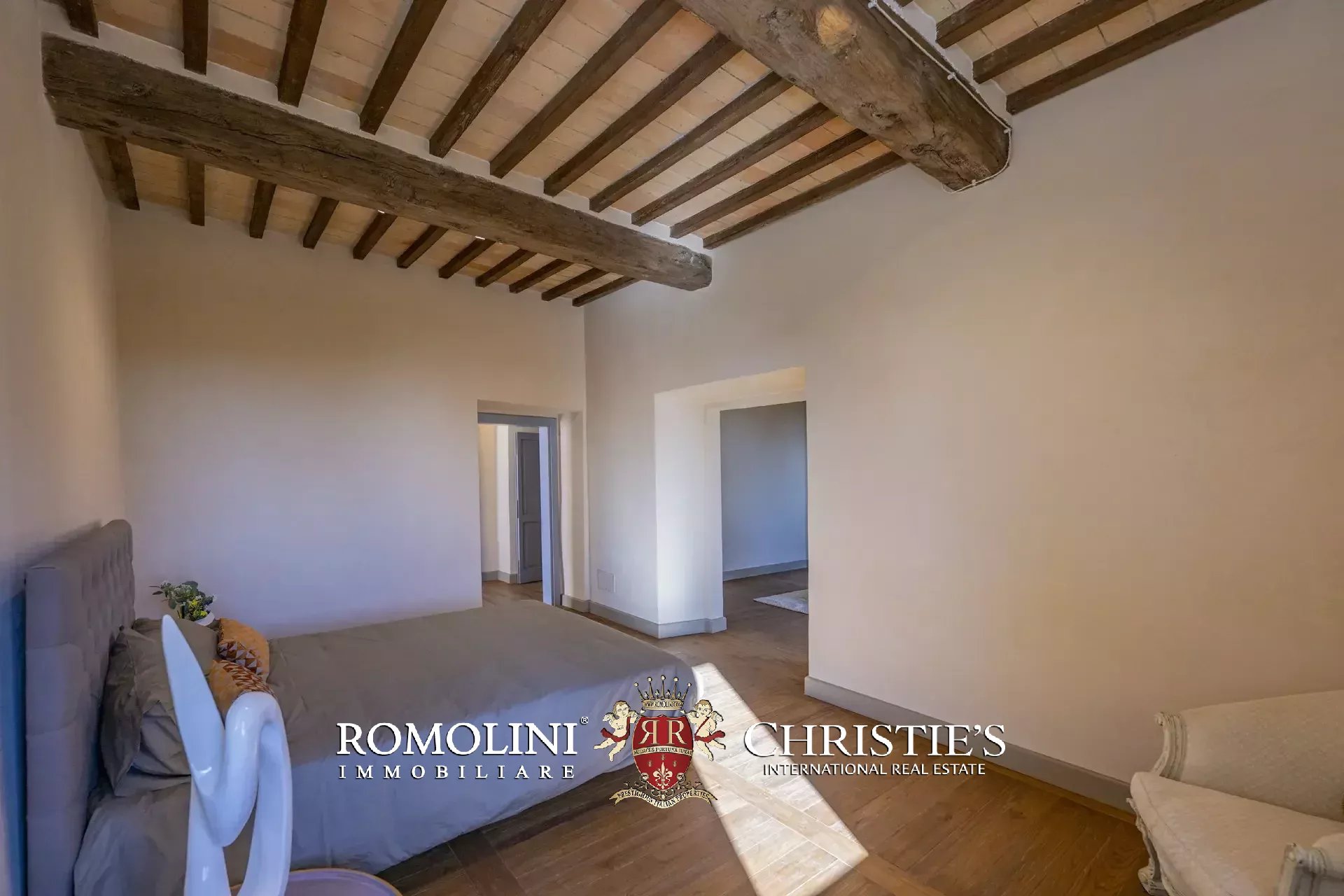 ART-NOUVEAU VILLA FOR SALE IN A PANORAMIC POSITION OVER LAKE TRASIMENO, UMBRIA