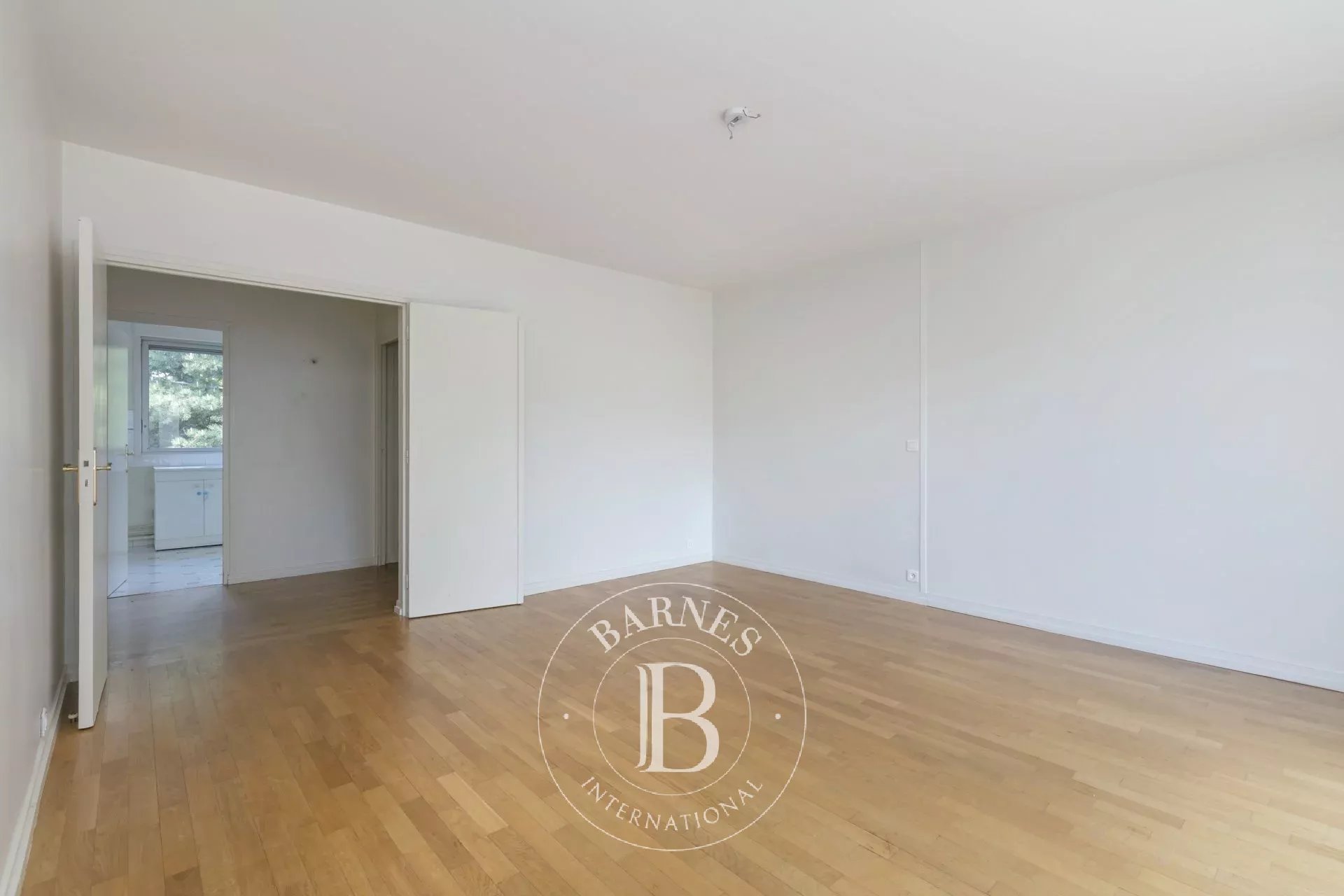 Neuilly-Inkermann - Top floor - 3-room apartment - 2 bedrooms - Quiet and verdant - High-end co-ownership - Pasteur school sector