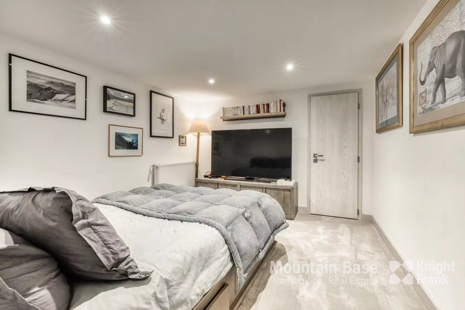 Photo of 5-bedroom house with a good-sized garden situated in Les Bossons