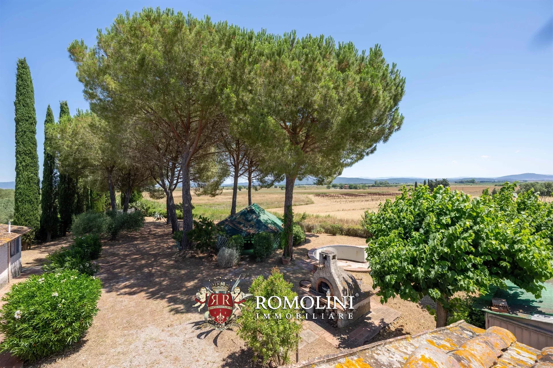 6 Bedroom Villa/Townhouse's Image 32