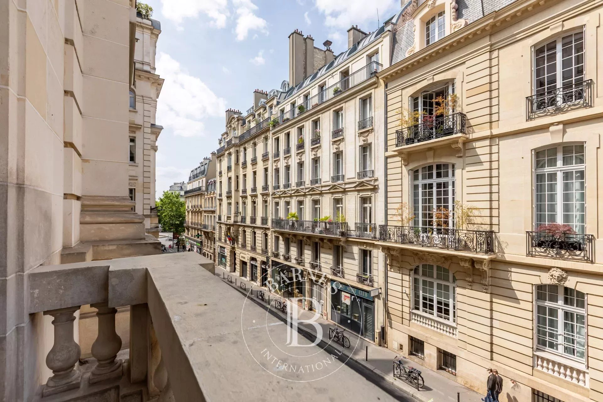 Paris 16 - Victor Hugo - Dual-aspect 4-bed apartment - picture 19