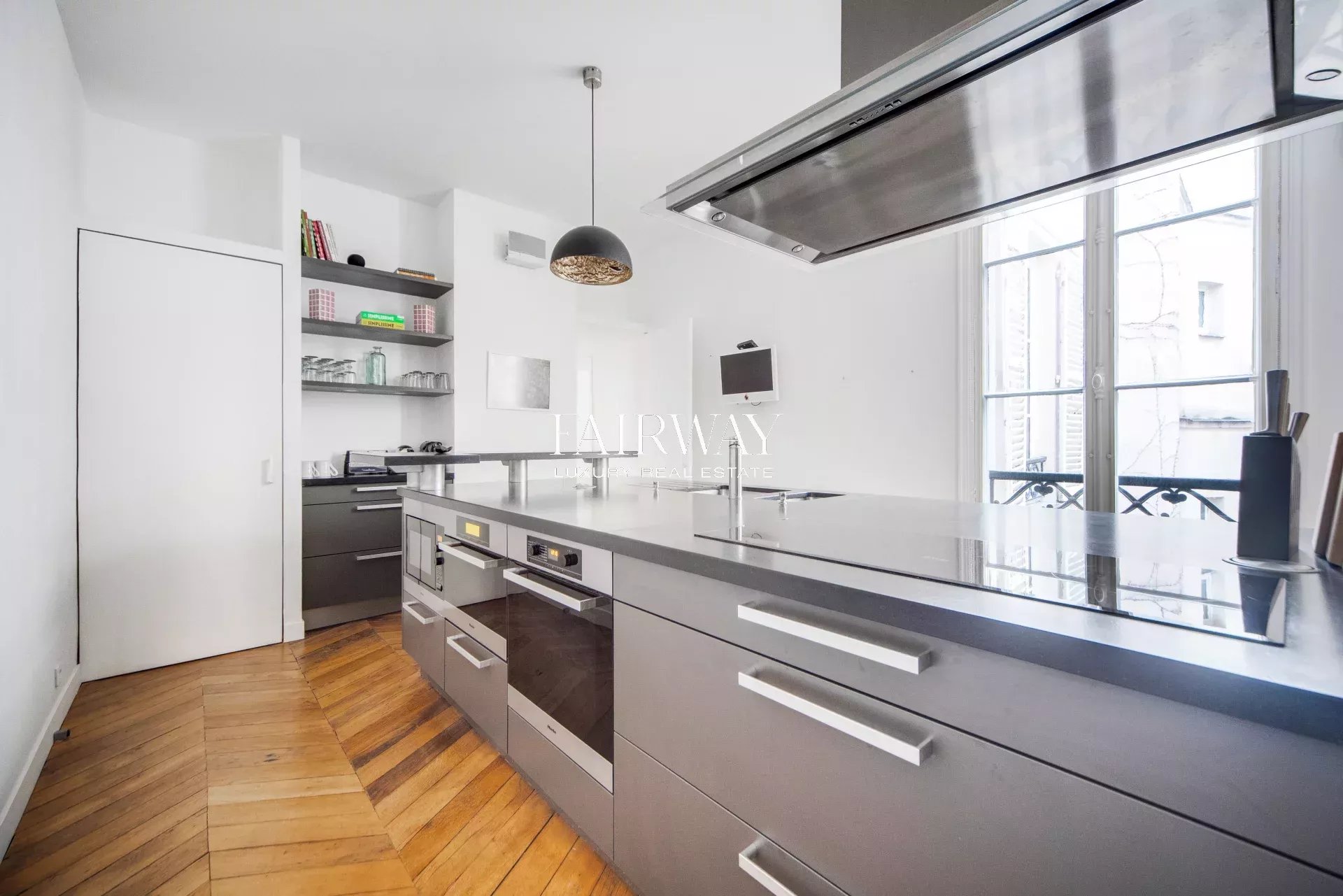 Appartement de 157 m² en étage élevé, profession libérale autorisée