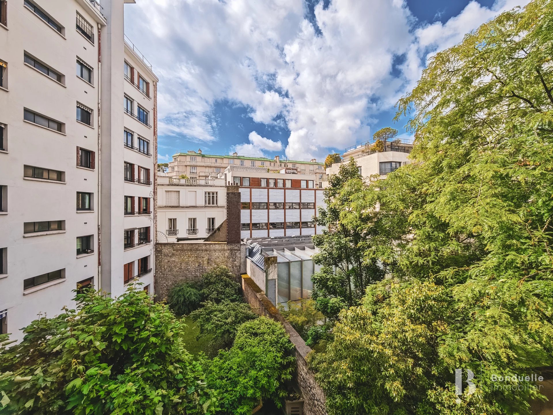 À LOUER MEUBLÉ - 3 PIÈCES DE 88m2 - 3 CHAMBRES - RUE ERLANGER - PROCHE MICHEL-ANGE / MOLITOR.