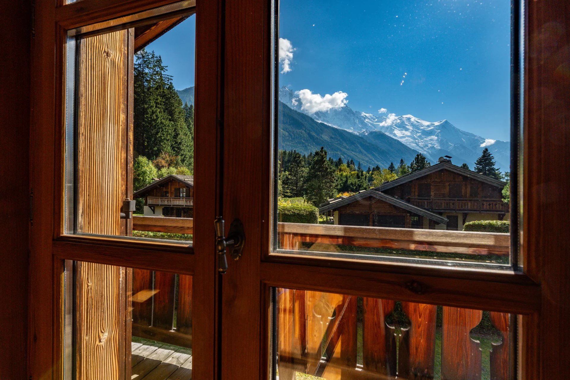 Photo of CHAMONIX - Classic alpine chalet with 6 bedrooms in Les Tines